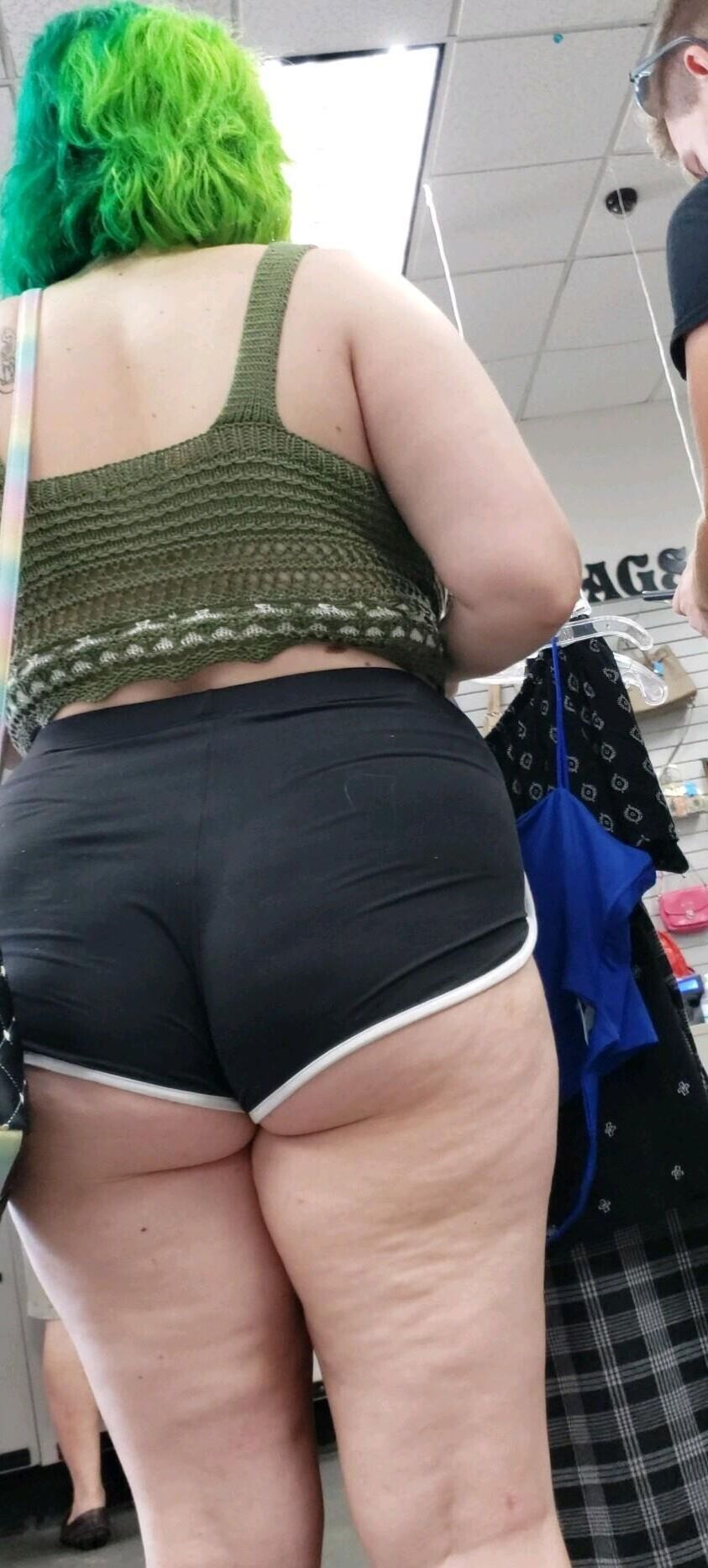 Shorts minúsculos Petite Pawg Quem usou melhor?