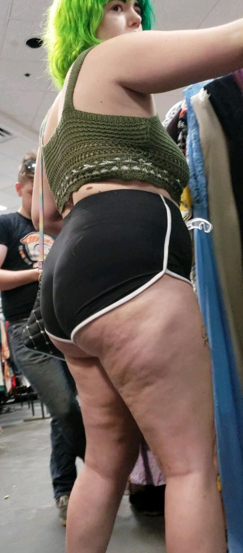 Shorts minúsculos Petite Pawg Quem usou melhor?