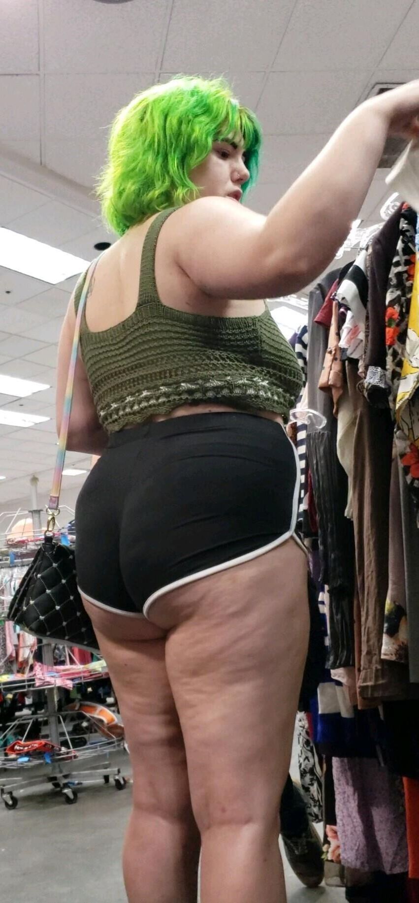 Shorts minúsculos Petite Pawg Quem usou melhor?