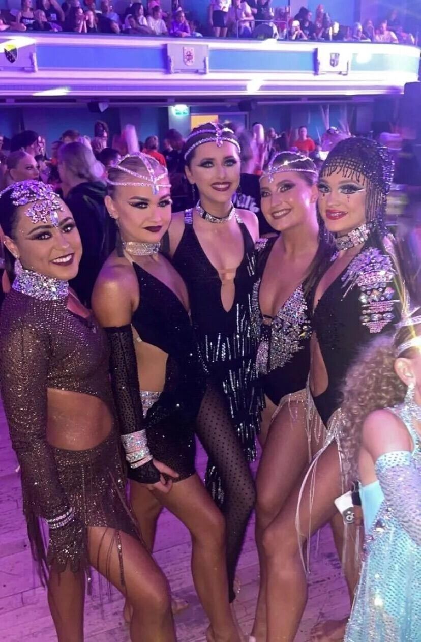 gypsy girls and dancers, a chav aesthetic