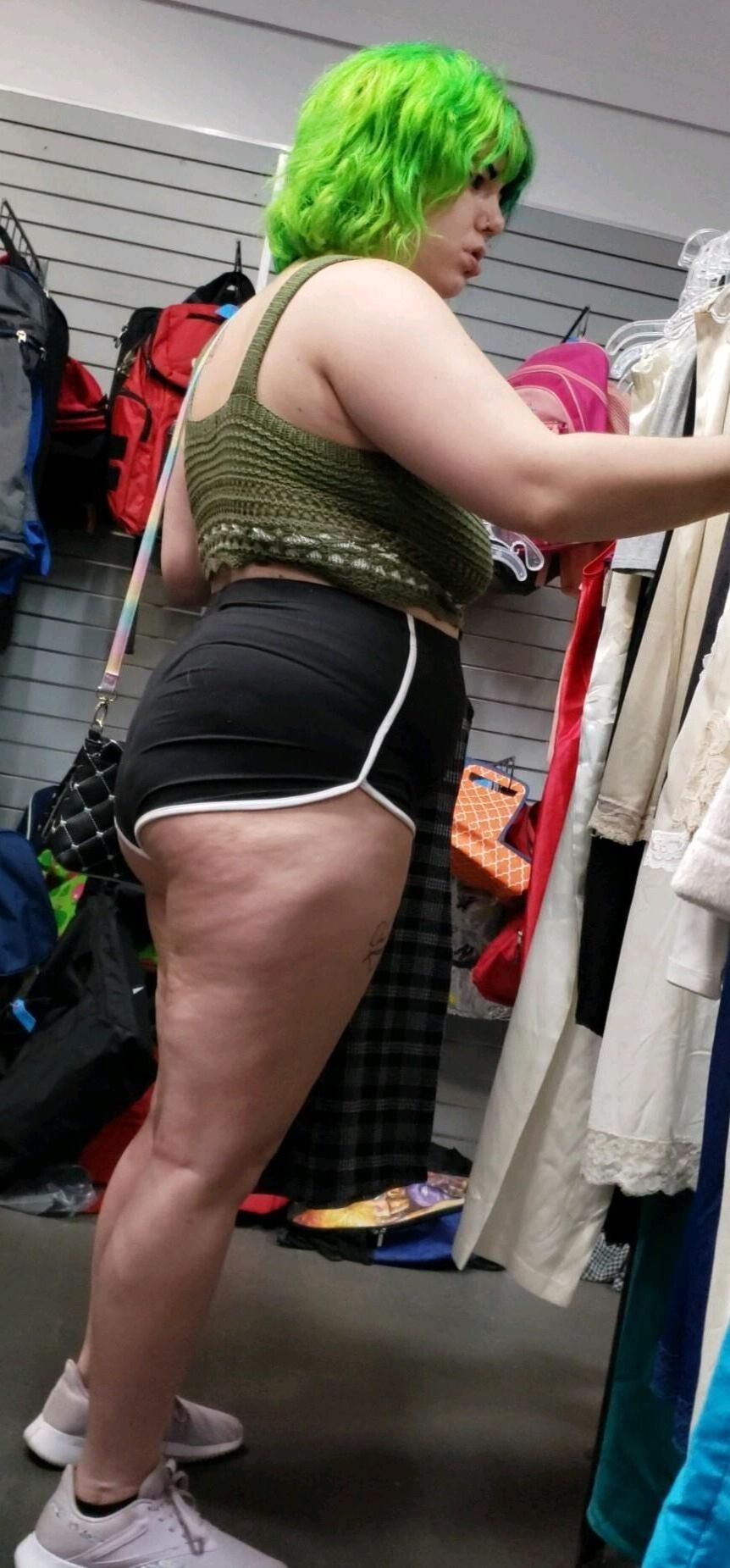 Shorts minúsculos Petite Pawg Quem usou melhor?