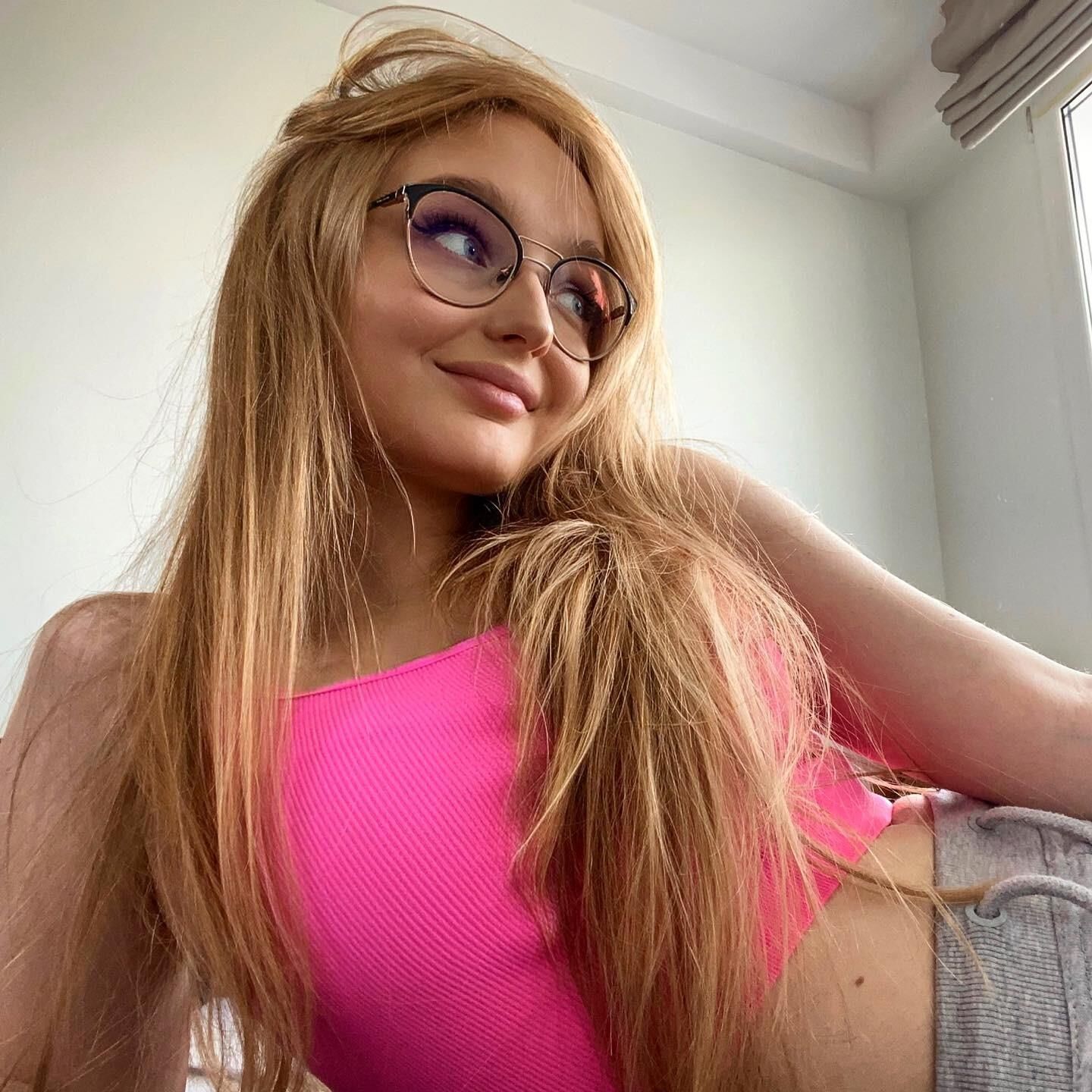 Asie jolie blonde insta teen