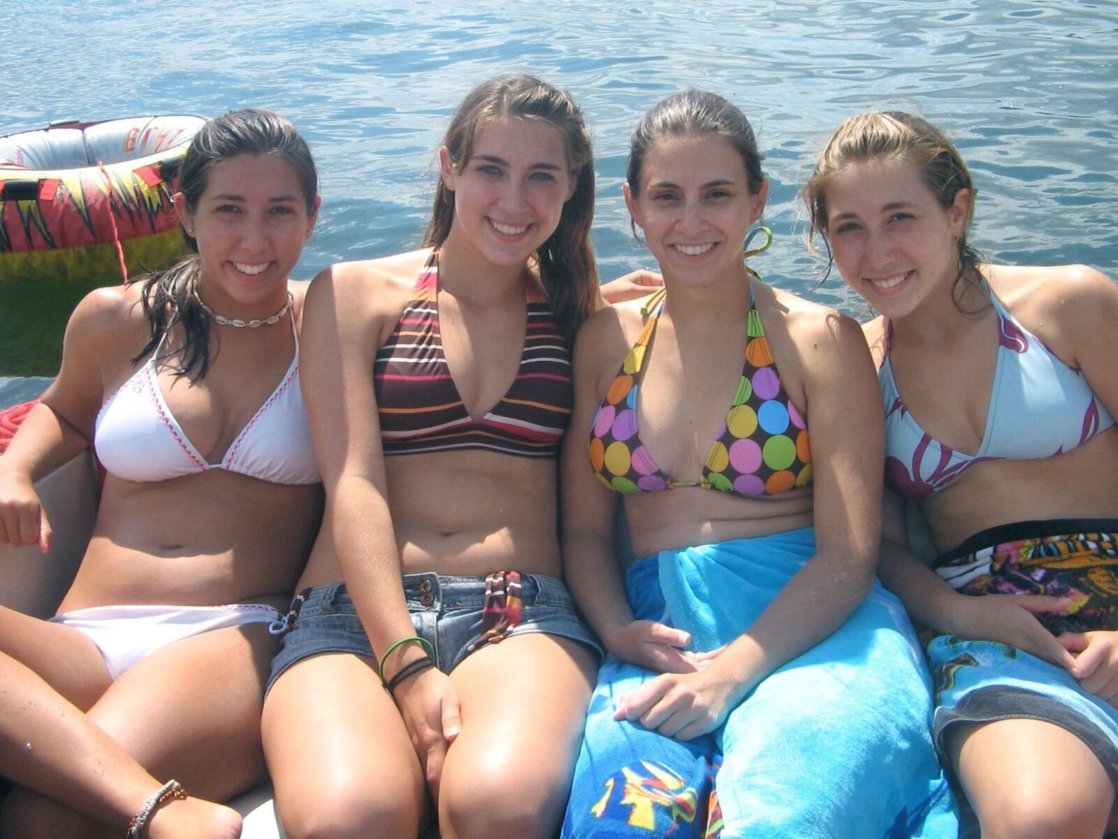 GROUPS OF AMATEUR TEENS IN BIKINI  02