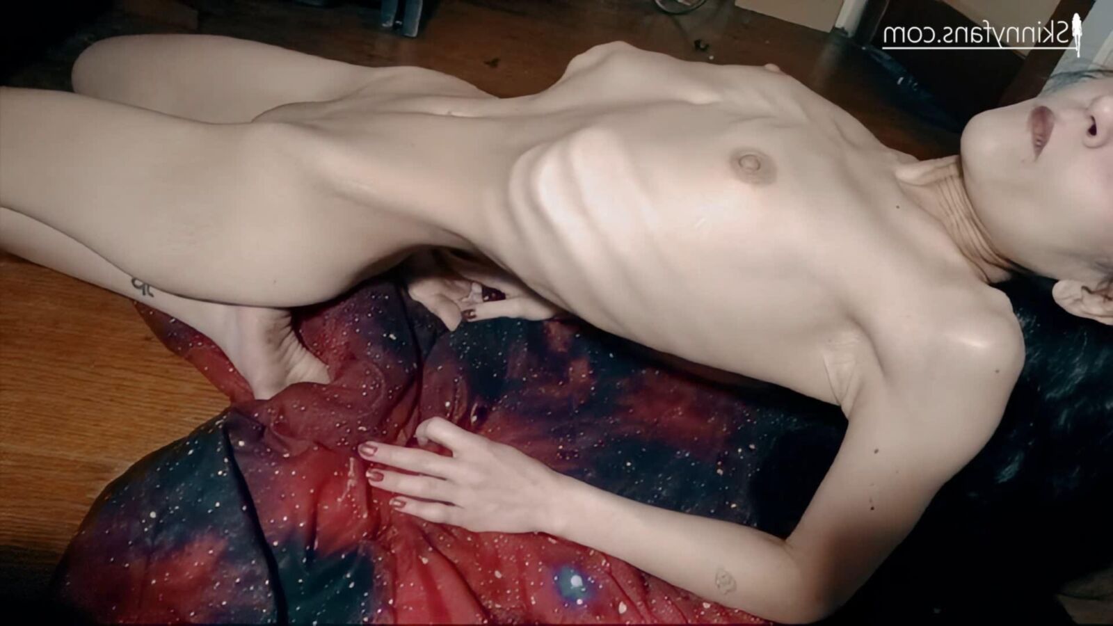 Mai   anorexic skinny fragile mager duenn knochig bones 1