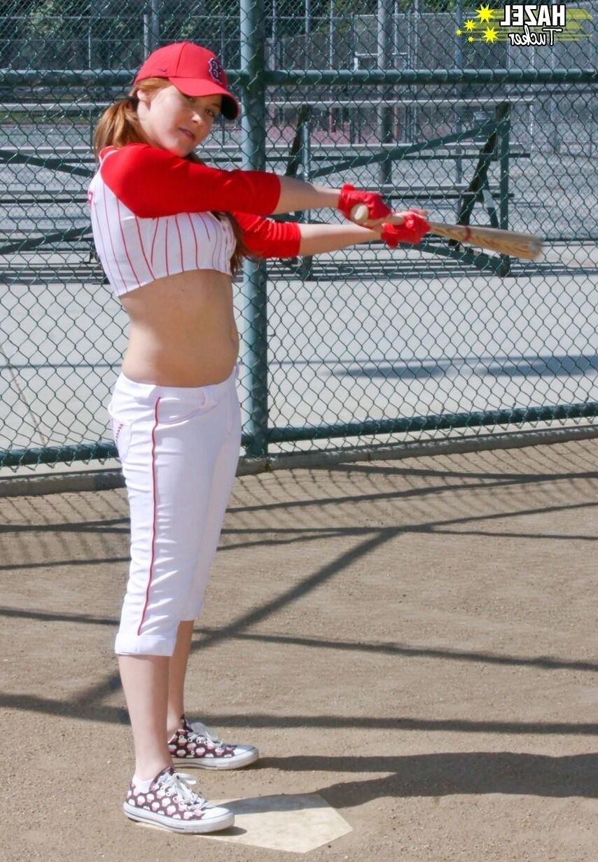 Entrenamiento de béisbol y sexo anal con la increíble y sexy Hazel.