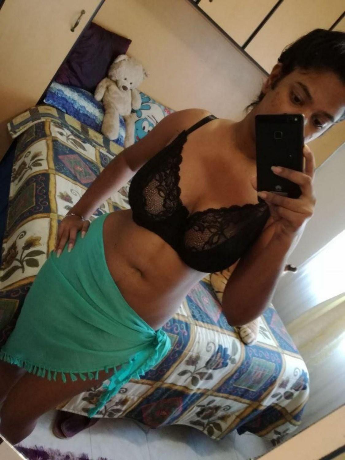 Photos de jolie fille indienne aux gros seins