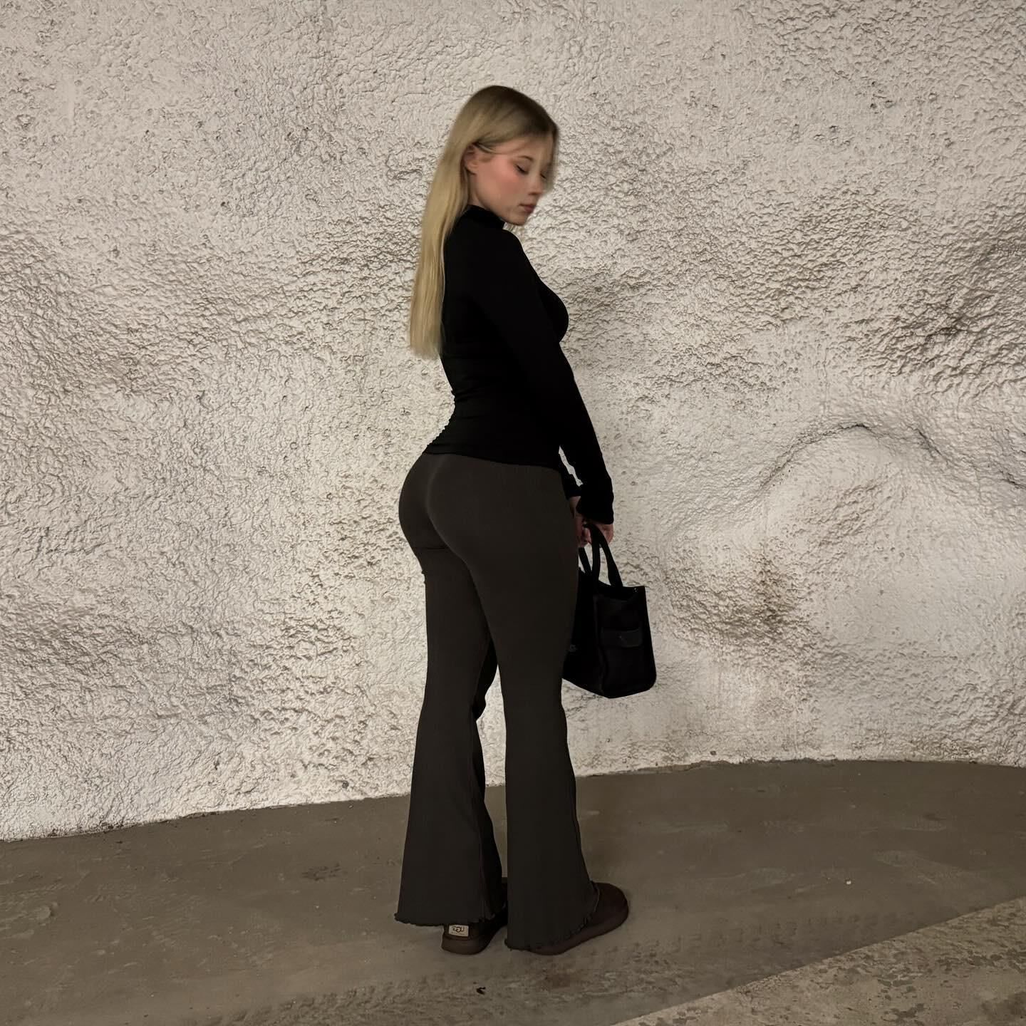  Sara has a perfect ass for pounding 2