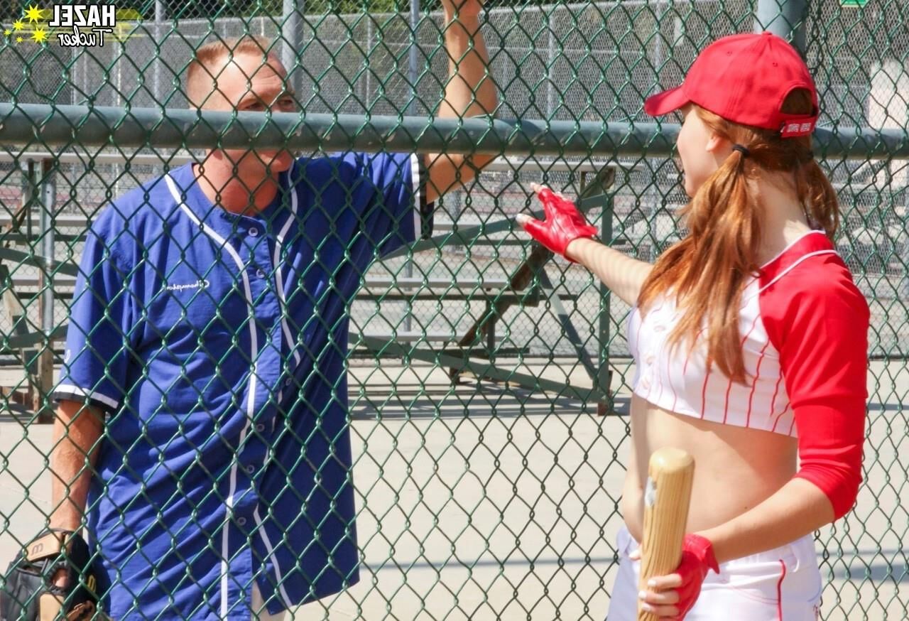 Entrenamiento de béisbol y sexo anal con la increíble y sexy Hazel.