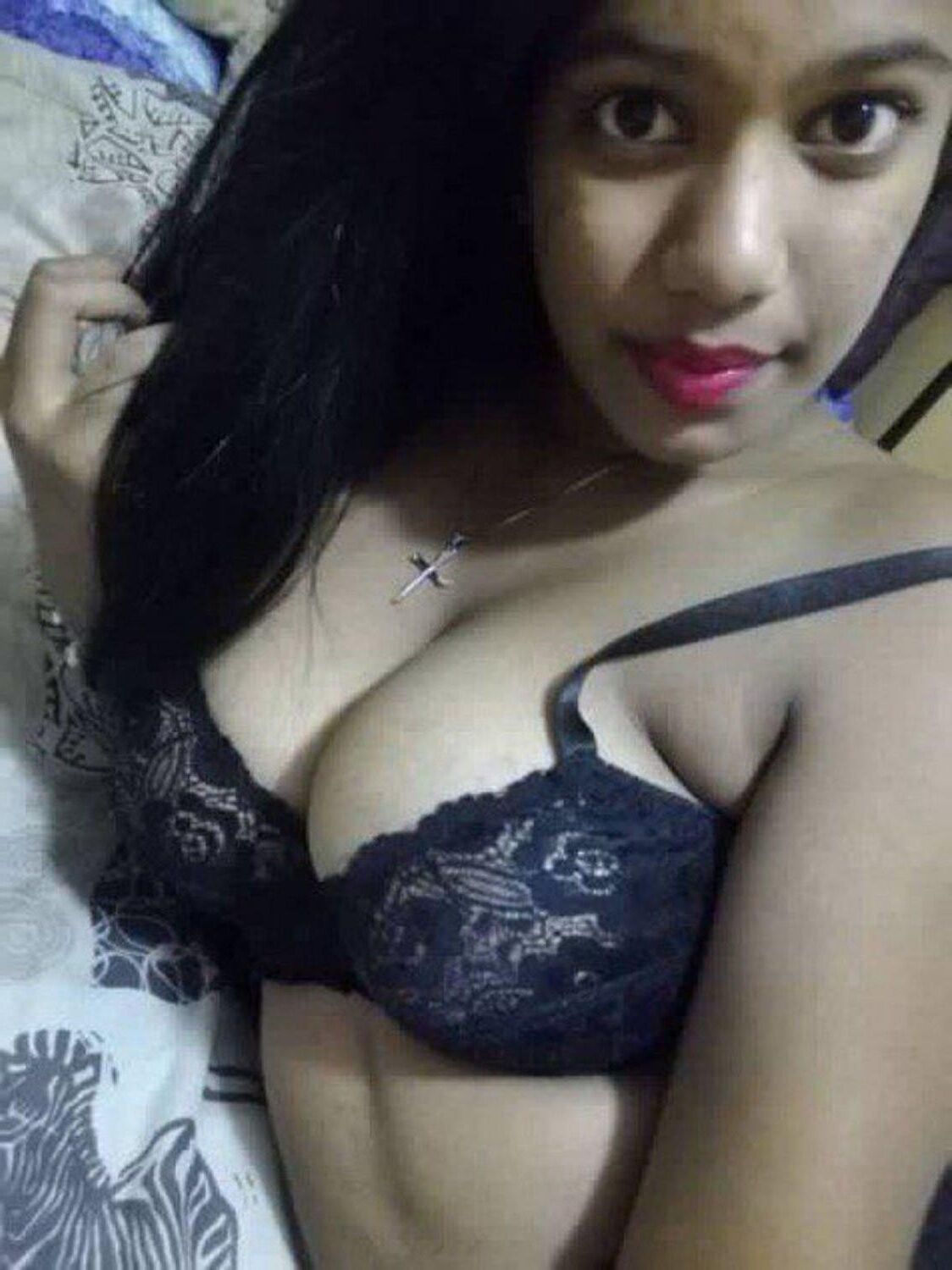 Photos de jolie fille indienne aux gros seins