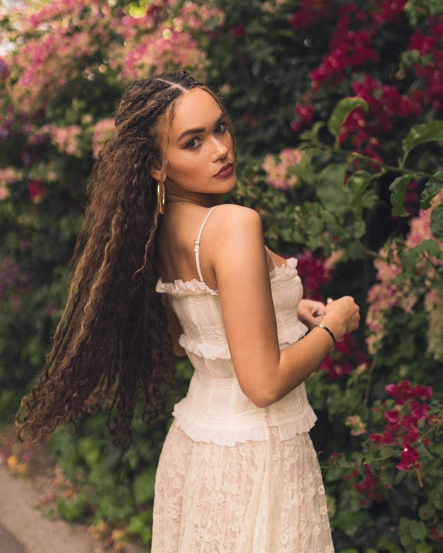 Madison Pettis Bikini Robes Sexy Séance Photo