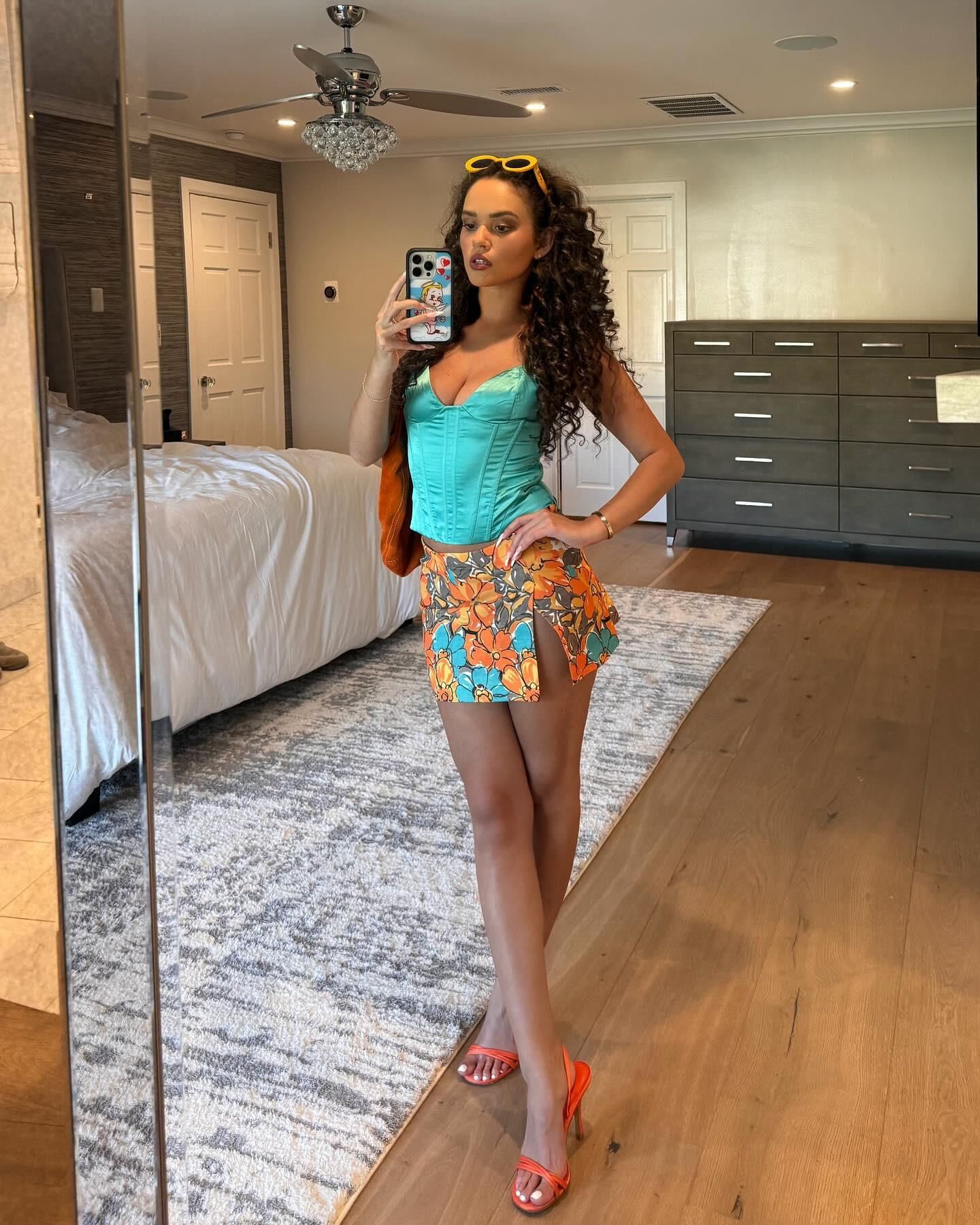 Madison Pettis Bikini Robes Sexy Séance Photo