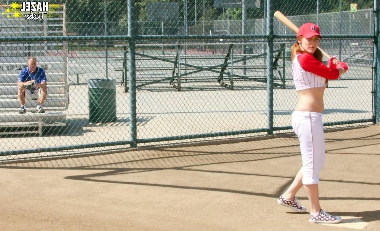 Entrenamiento de béisbol y sexo anal con la increíble y sexy Hazel.