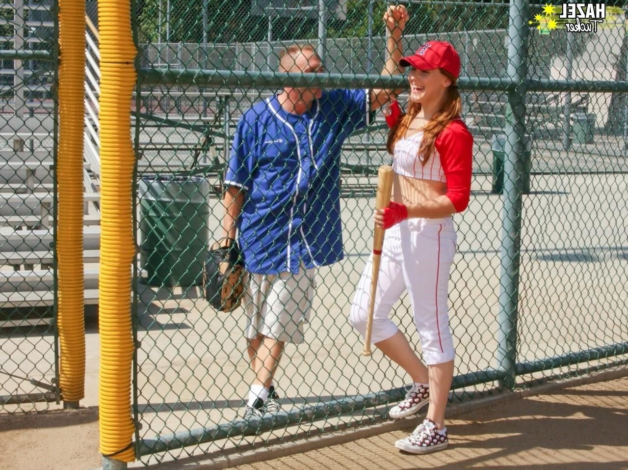 Entrenamiento de béisbol y sexo anal con la increíble y sexy Hazel.