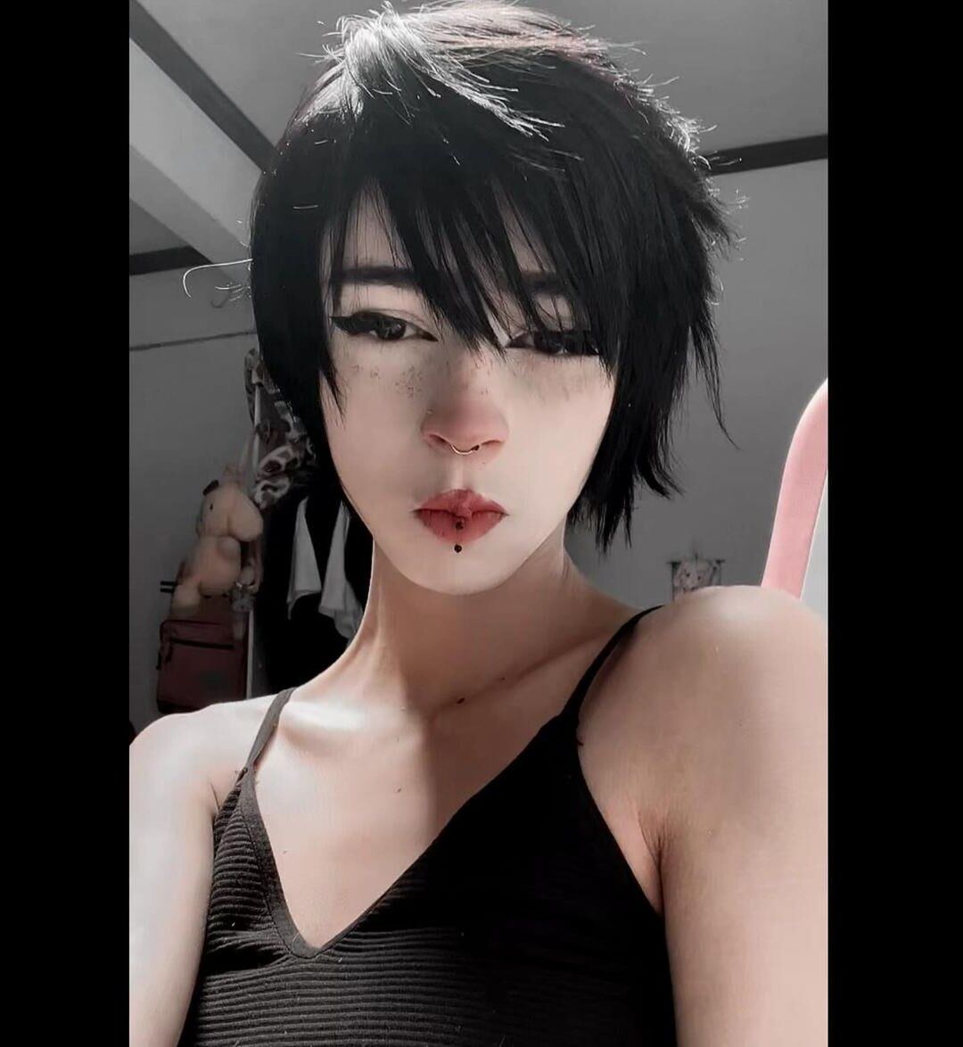 emo femboy cutie no desnuda