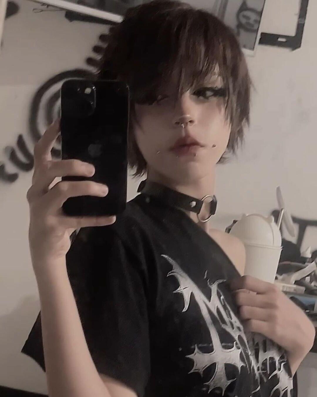 emo femboy cutie no desnuda