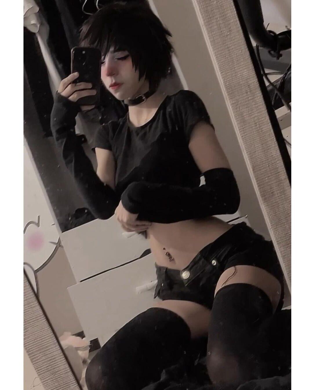 emo femboy cutie no desnuda