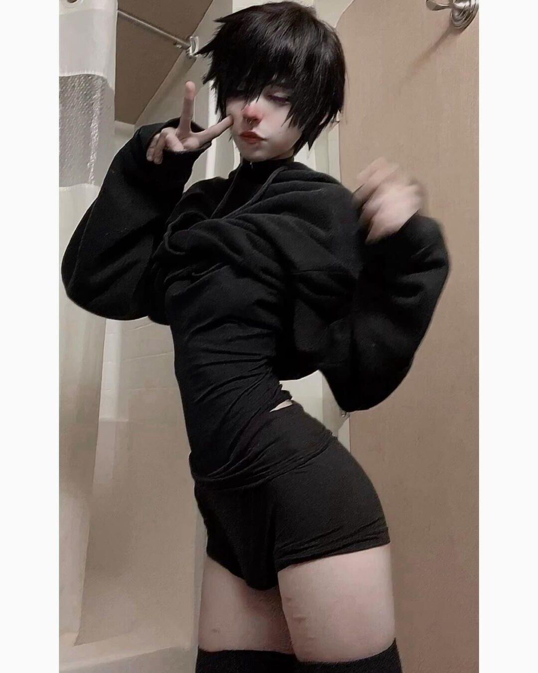 emo femboy cutie no desnuda