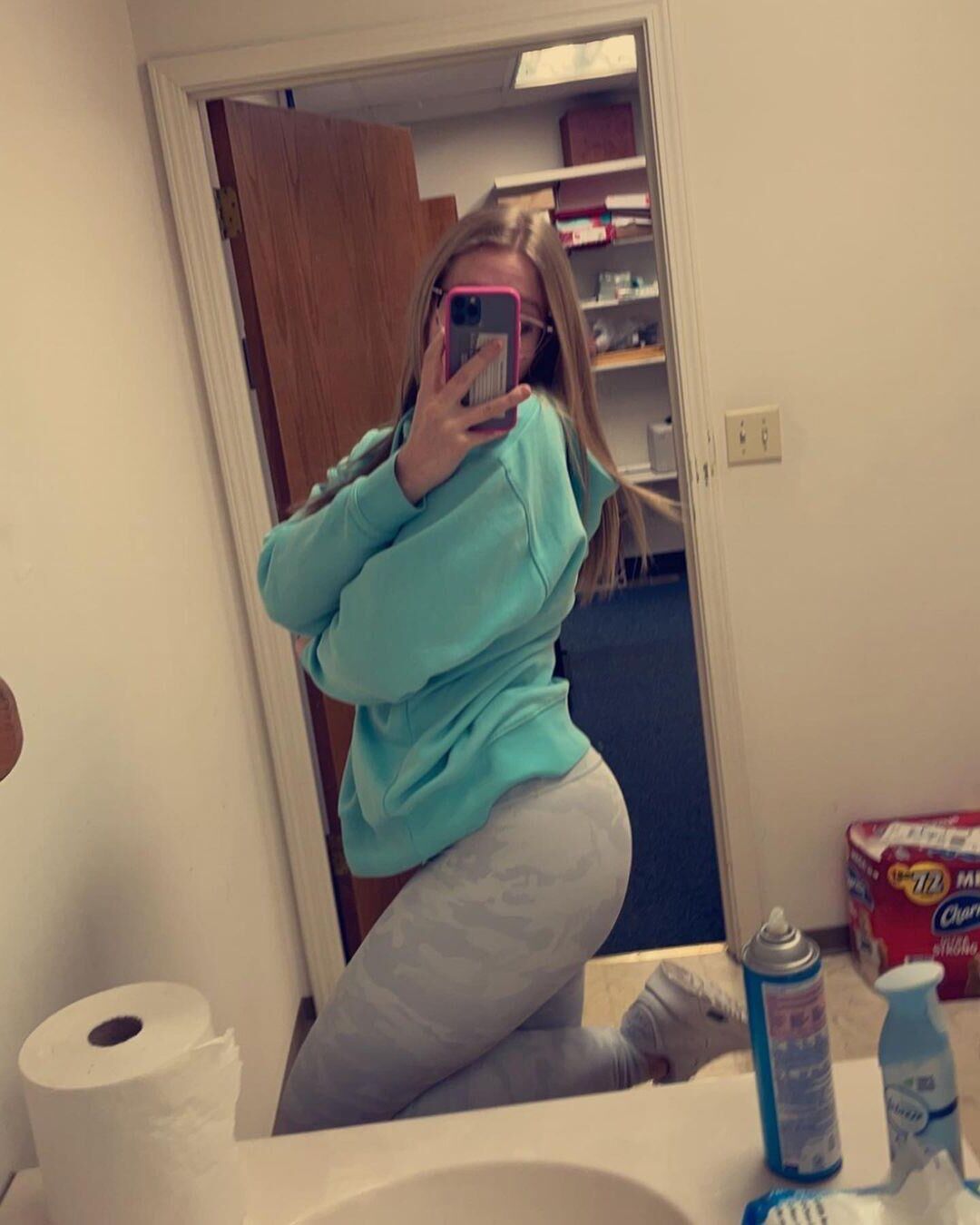 La universidad Snowbunny PAWG para la BBC: Olivia W