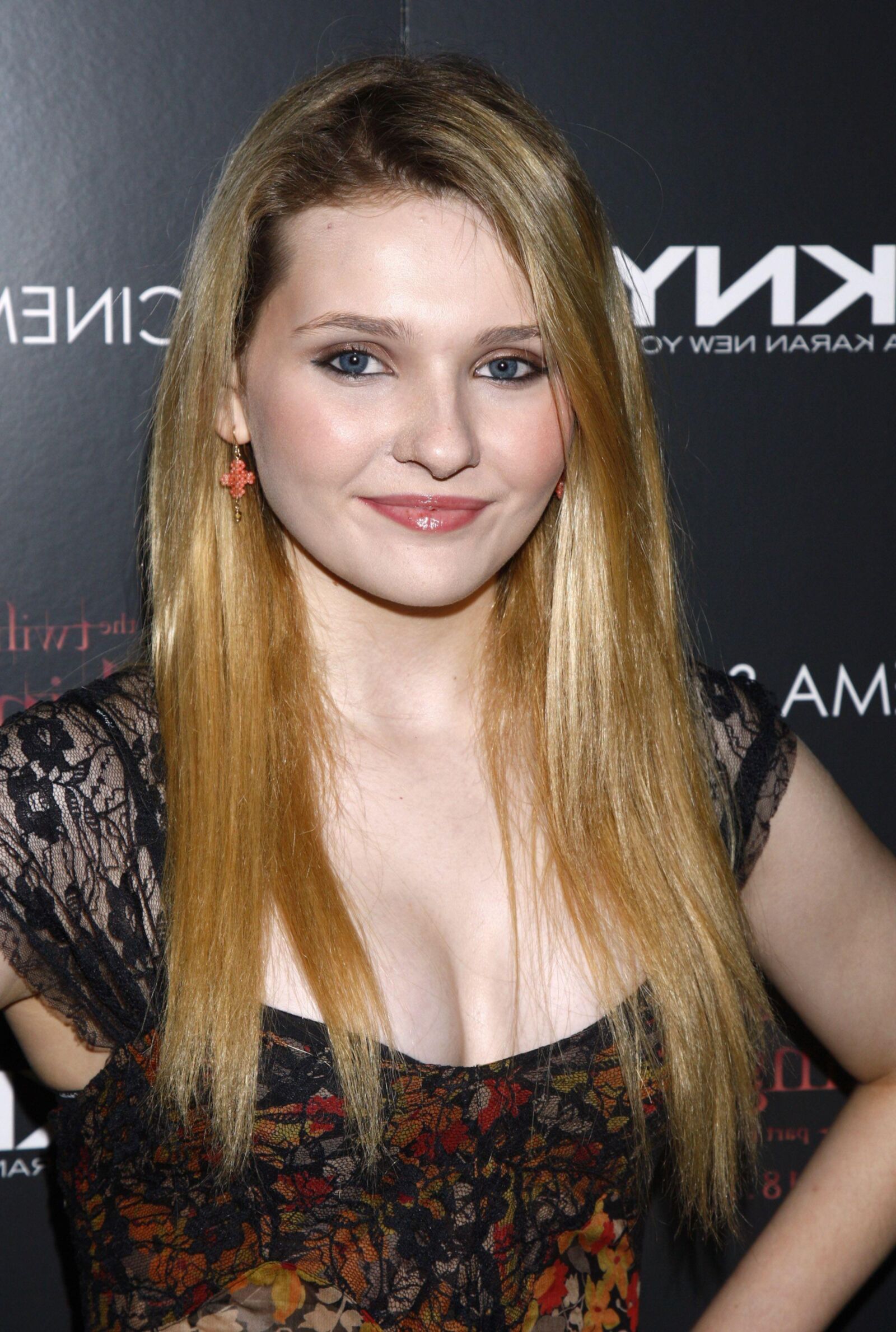 La tetona Abigail Breslin, sin duda por qué los productores la contrataron