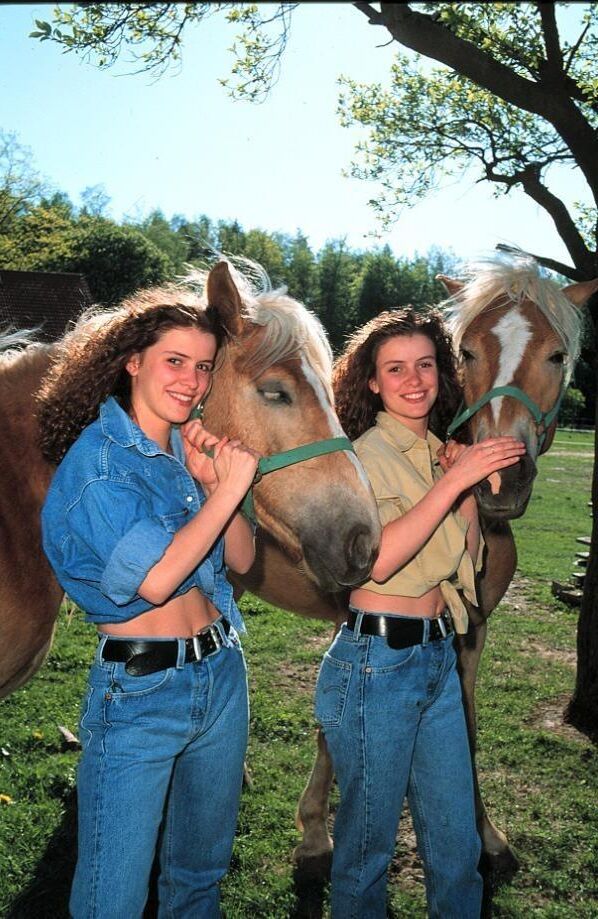 les jumeaux amoureux des chevaux Dani et Eni