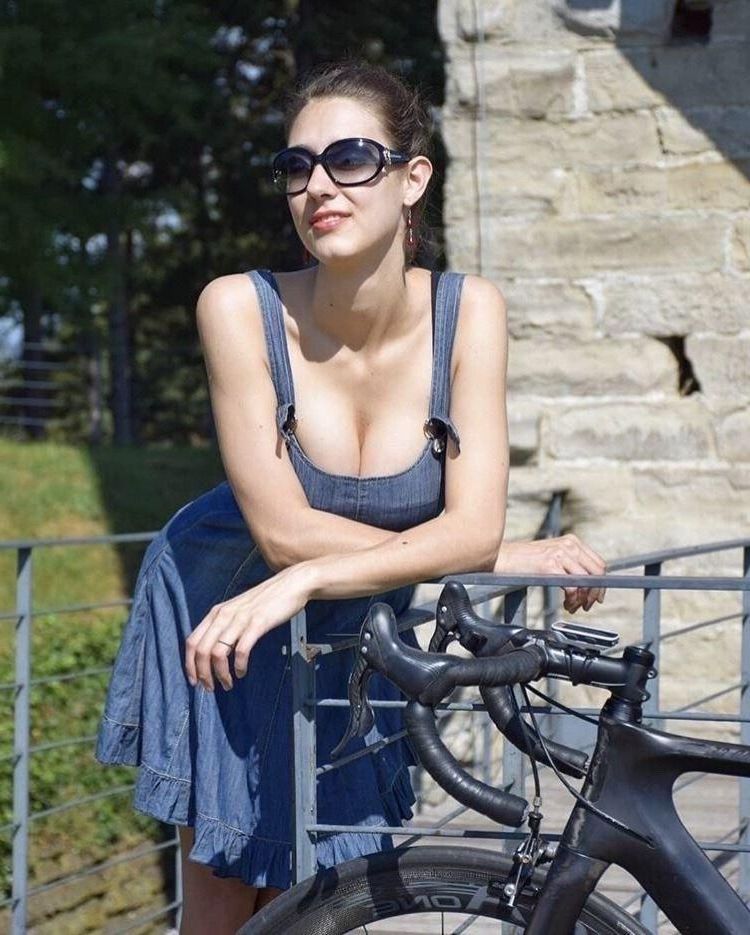 Viviana Robba Bicicleta sexy NN