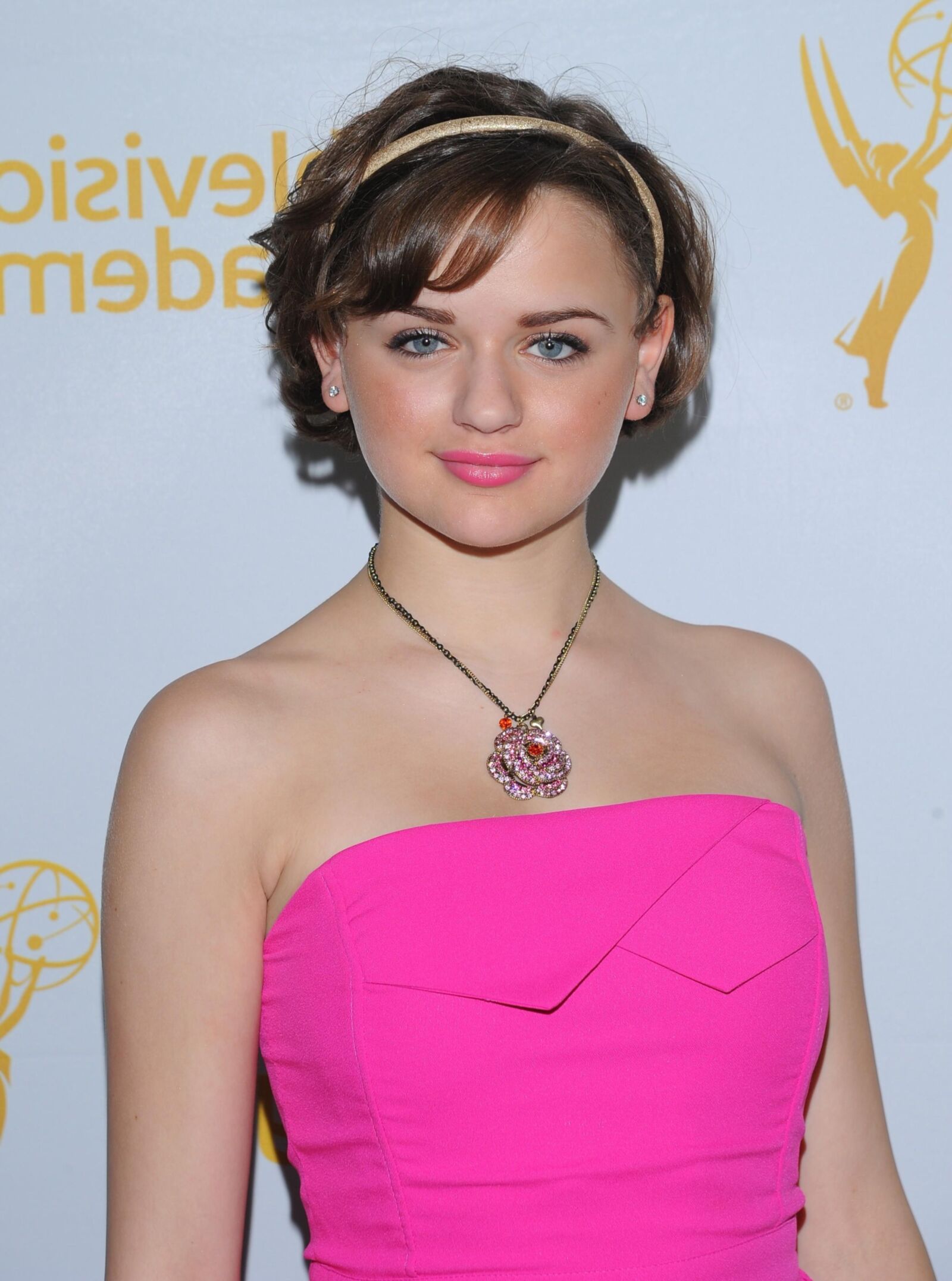 Joey King, sem dúvida por que os produtores a contrataram