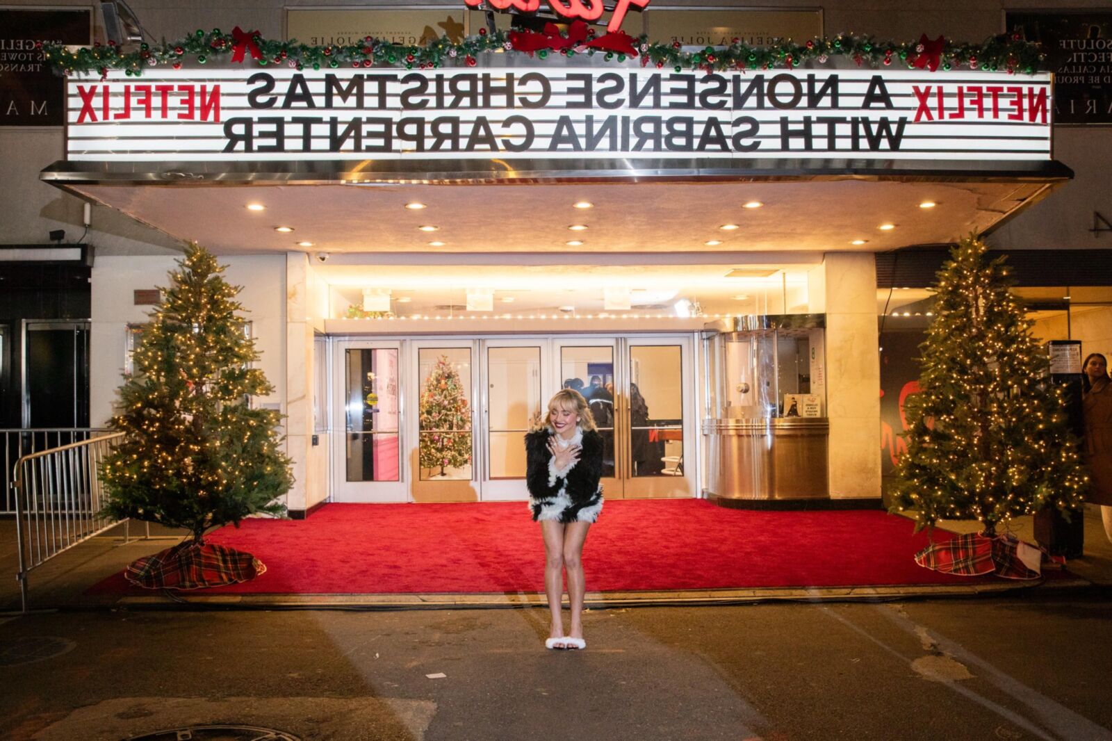 Sabrina Carpenter Première projection de "A Nonsense Christmas"