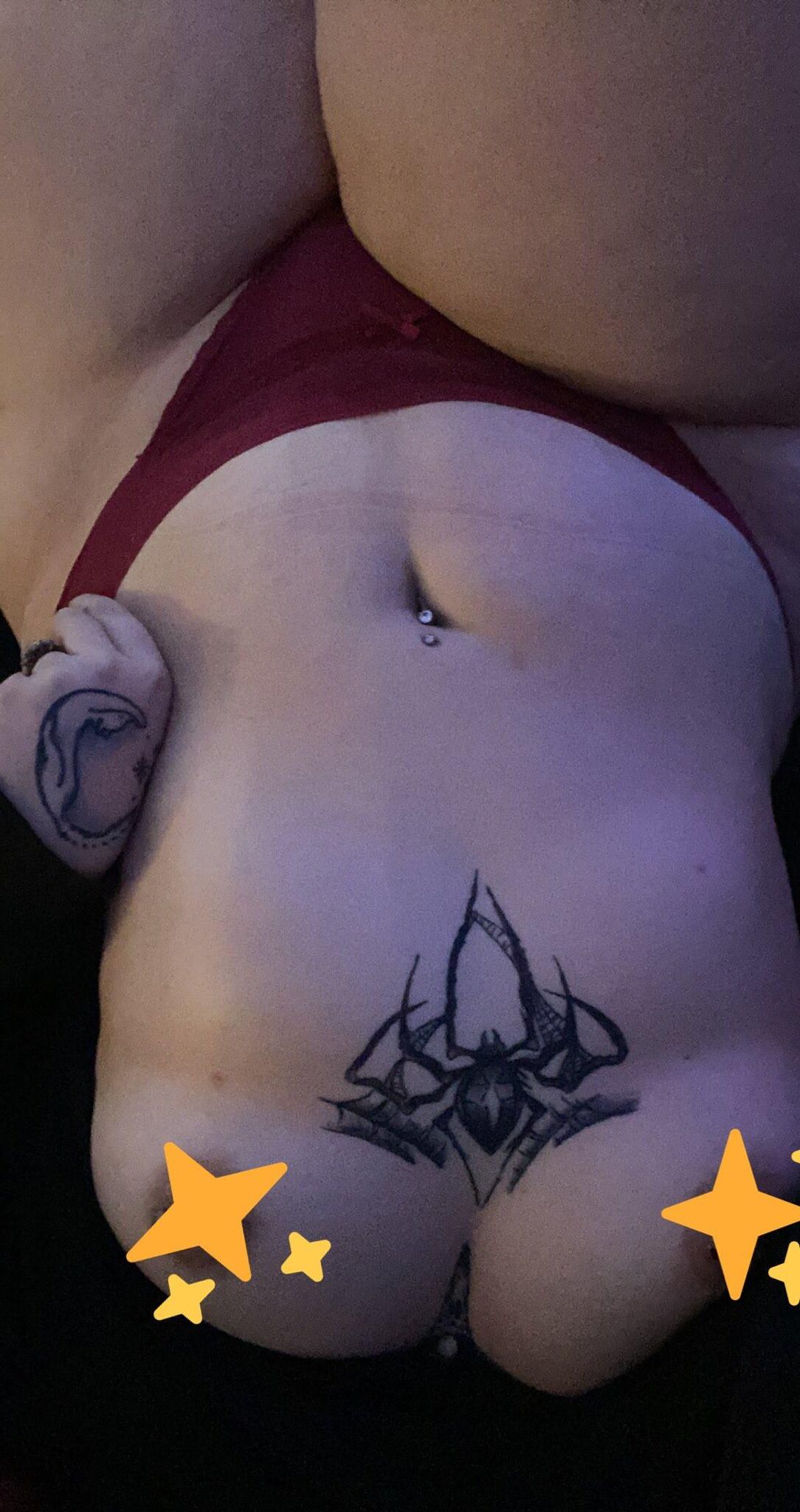 MENINA GÓTICA GORDINHA TATUADA