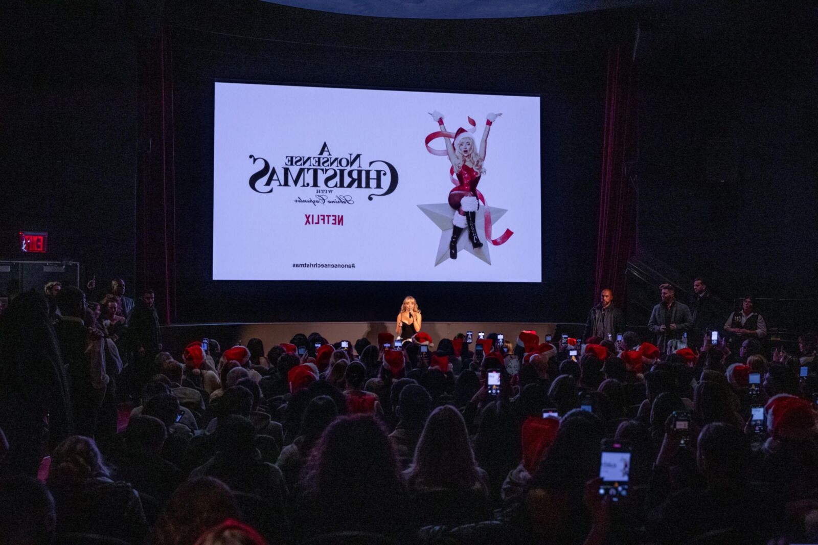 Sabrina Carpenter Première projection de "A Nonsense Christmas"