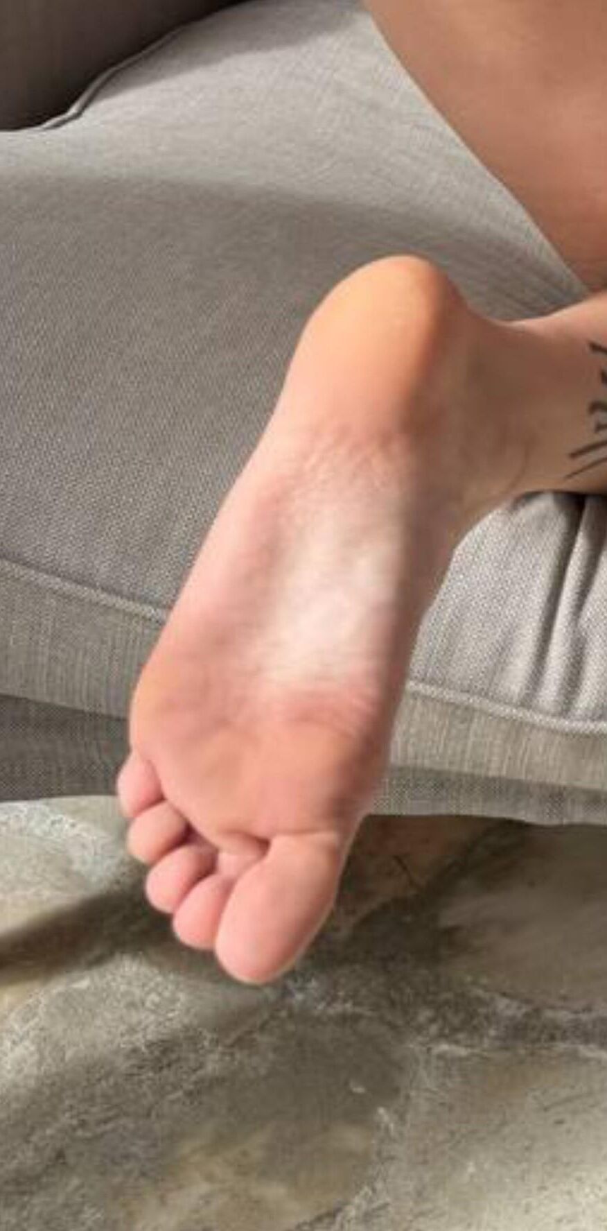 Pieds Ado féminine