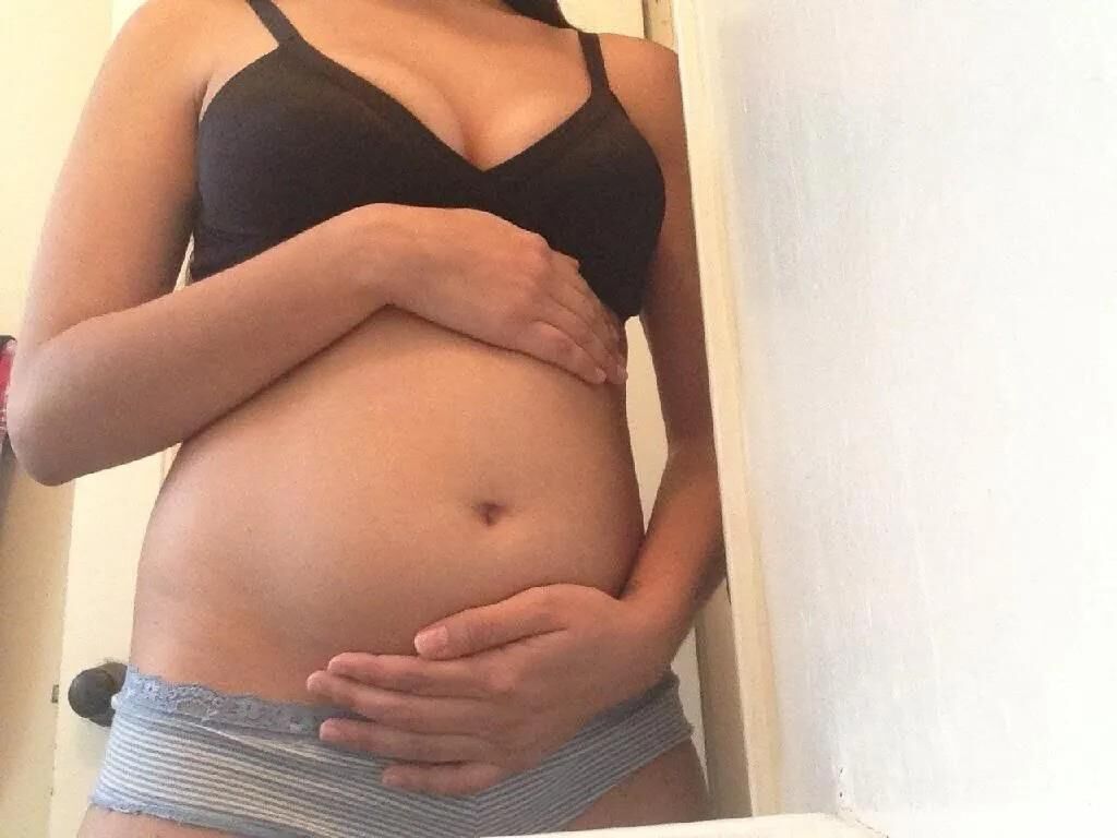 Ado latina enceinte