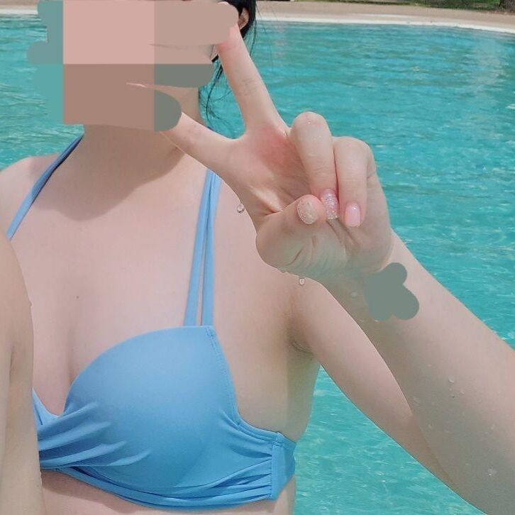 Hot Korean in swimsuit 