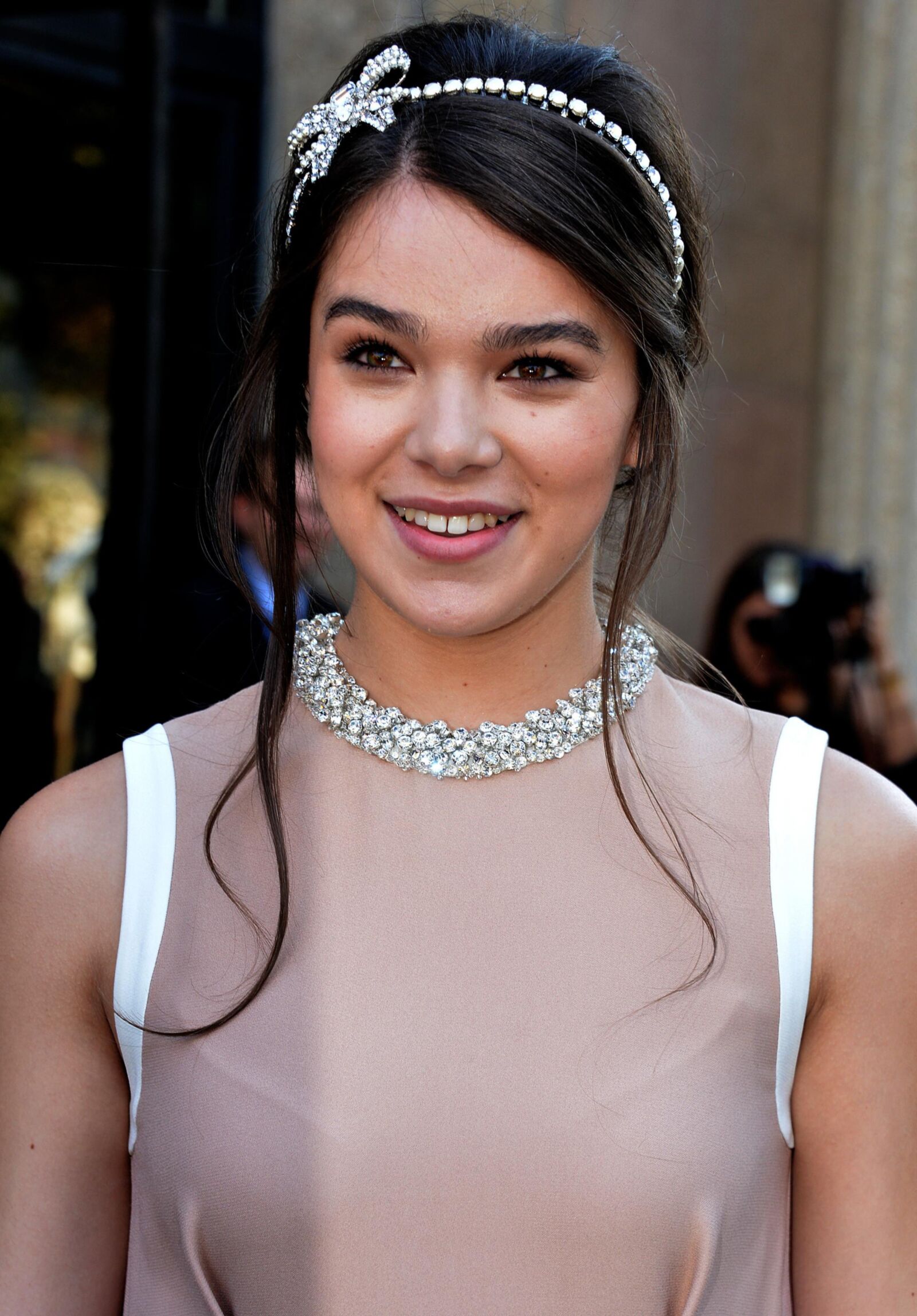 Hailee Steinfeld, no doubt why the producers engaged her 