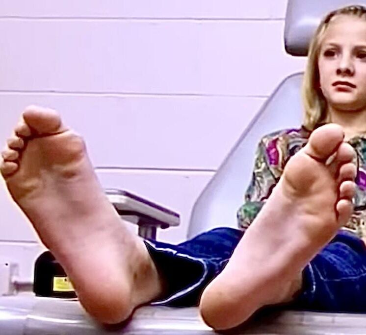 Anxious blond goes to the Dr., and gets her LONG soles exposed