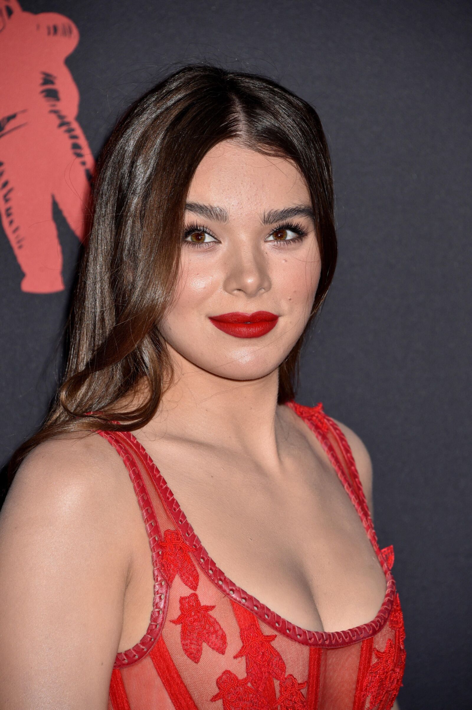 Hailee Steinfeld, no doubt why the producers engaged her 