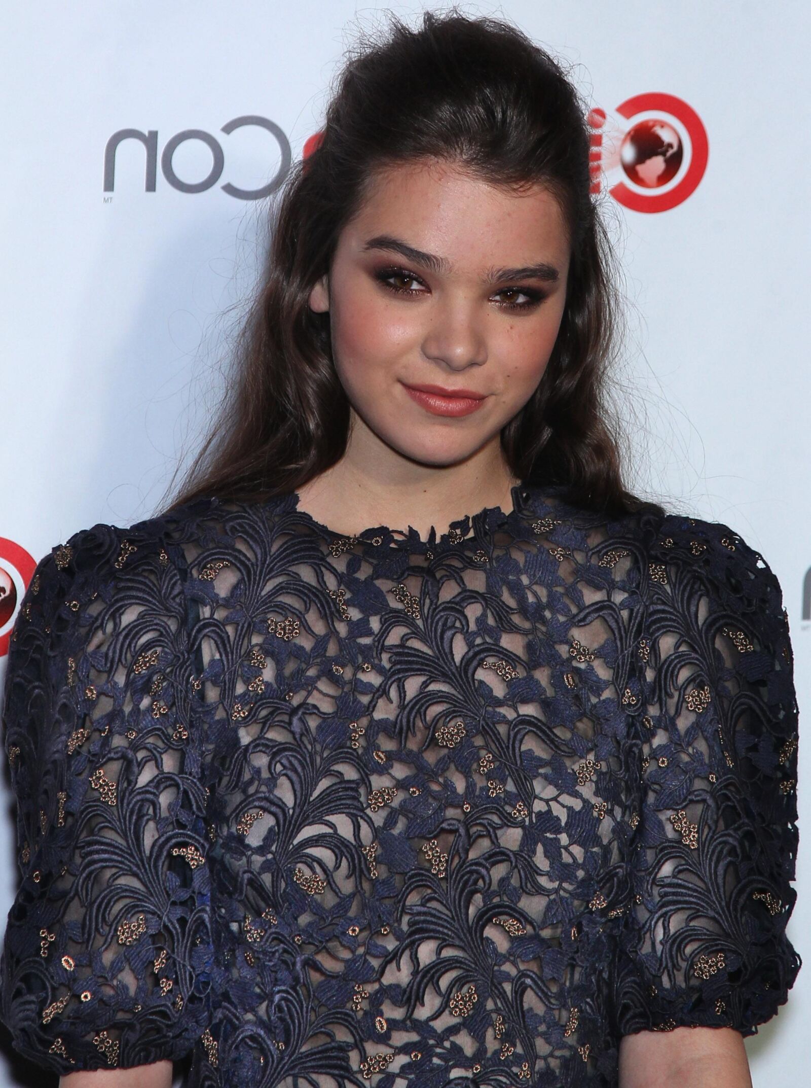 Hailee Steinfeld, no doubt why the producers engaged her 