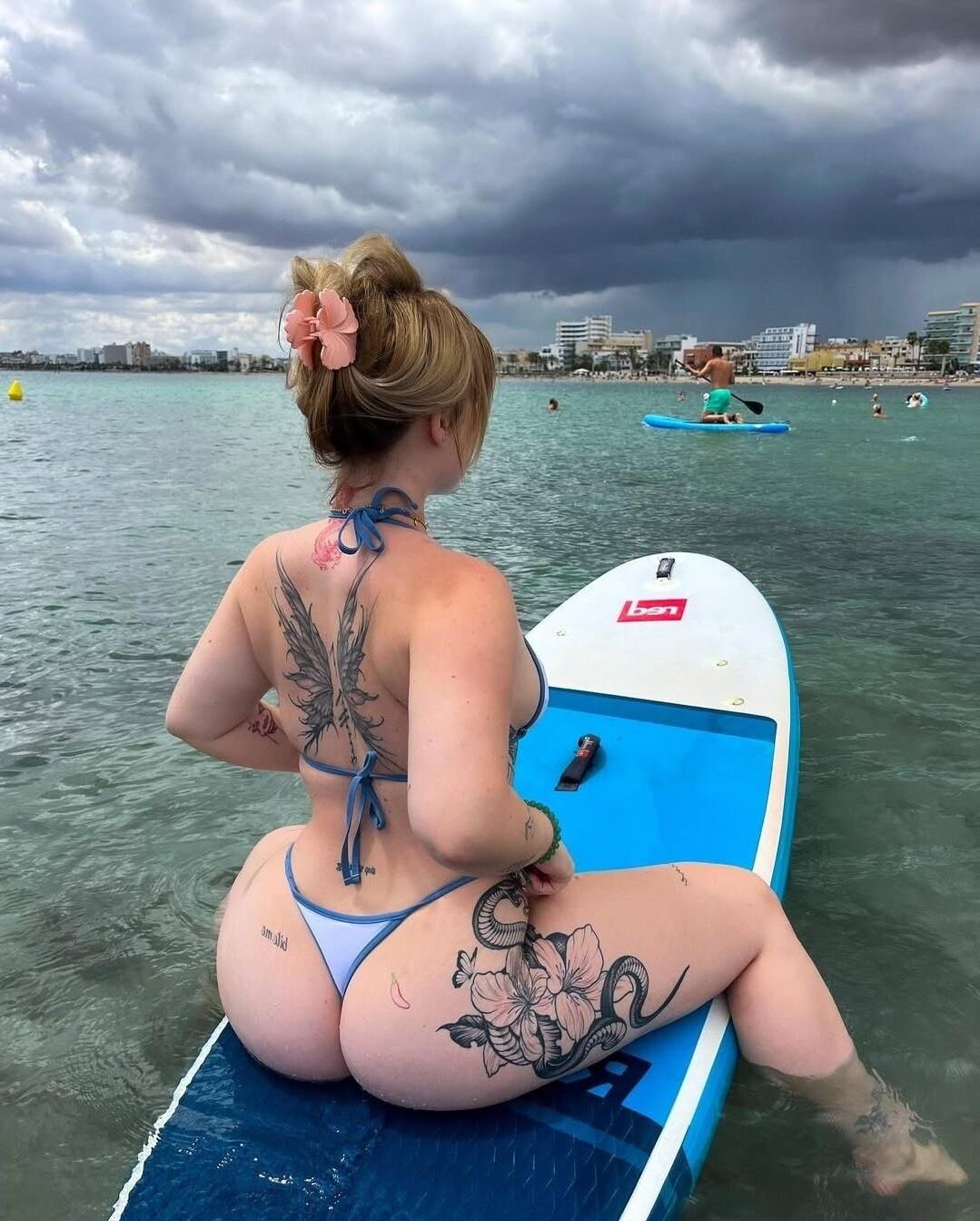 Dass Shein Bikini -Tanga -Modelle und Amateure im Freien im Freien