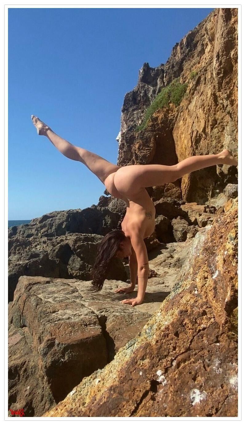 Flexible babes