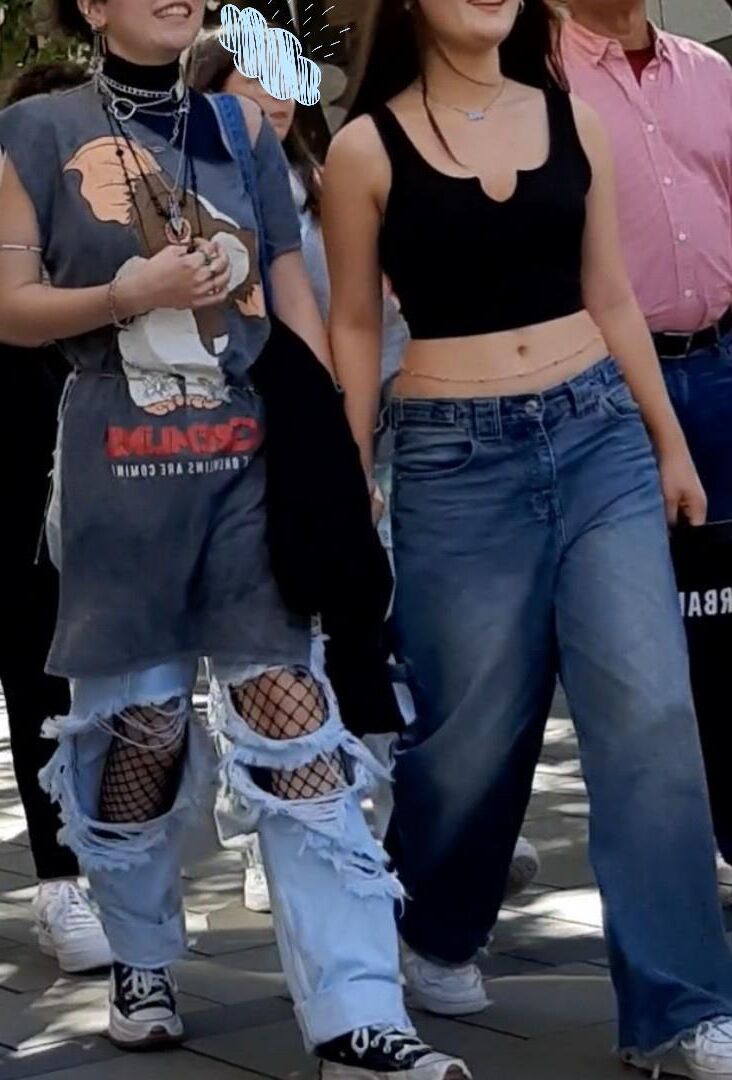 Braless Streetgirls 