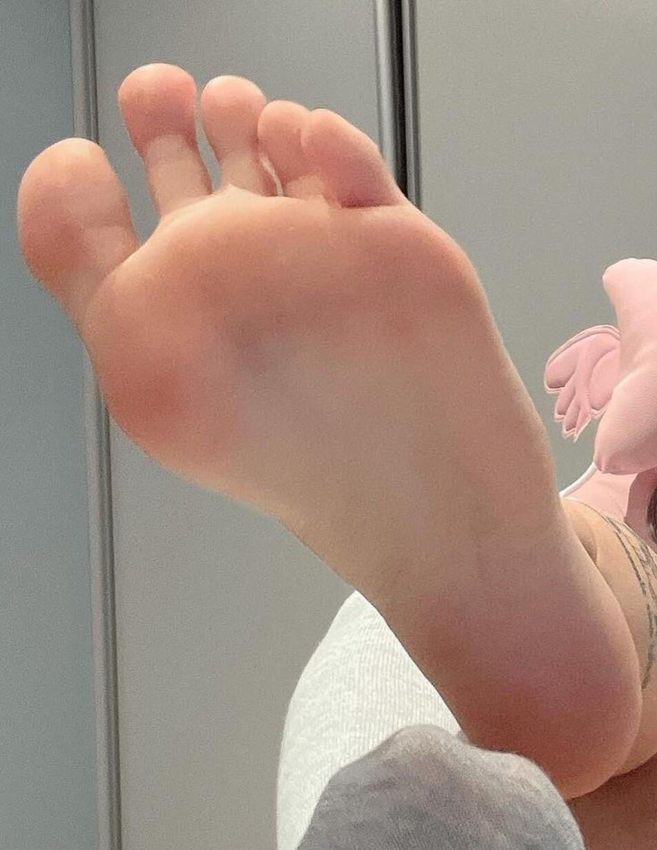 Feet Female Teen 