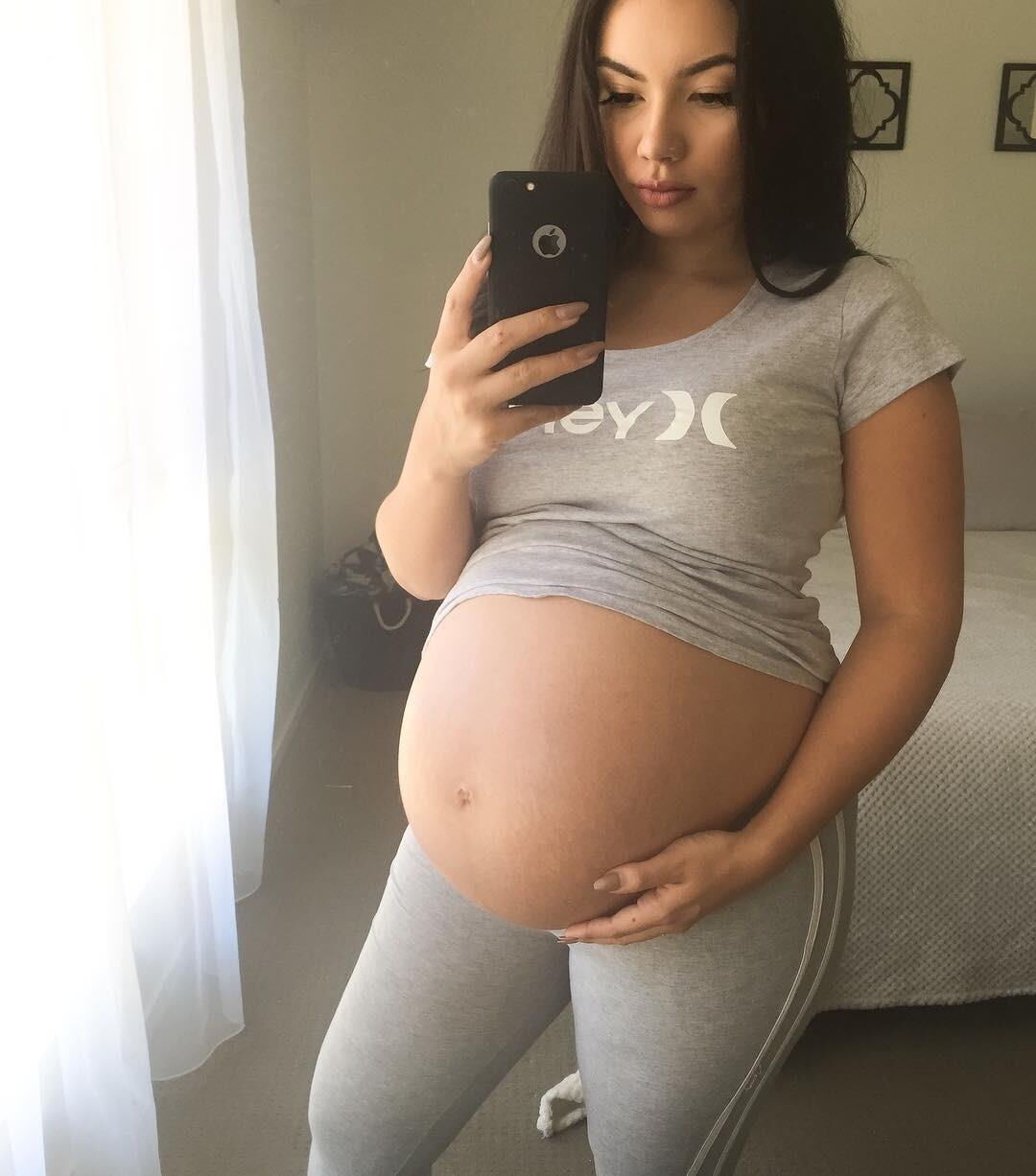 Cute Pregnant Girls With Beautiful Bellies 