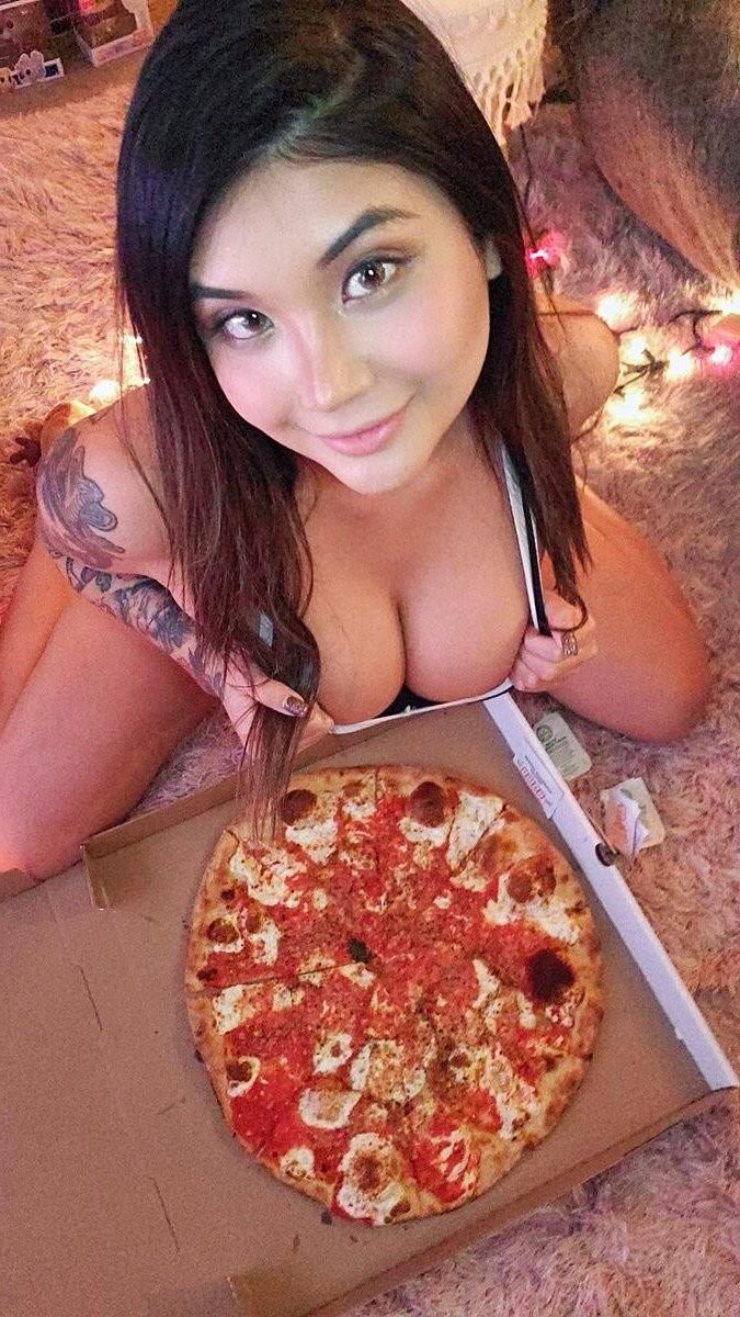 pizza loves girls