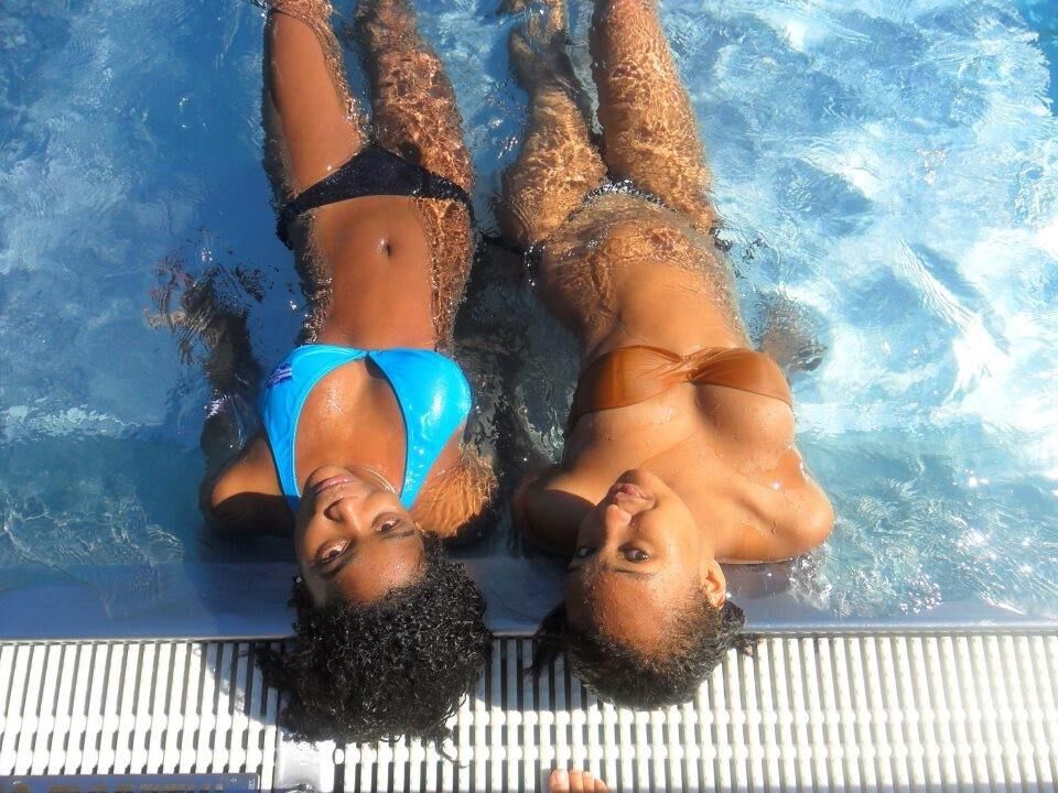 Black girls in bikini 