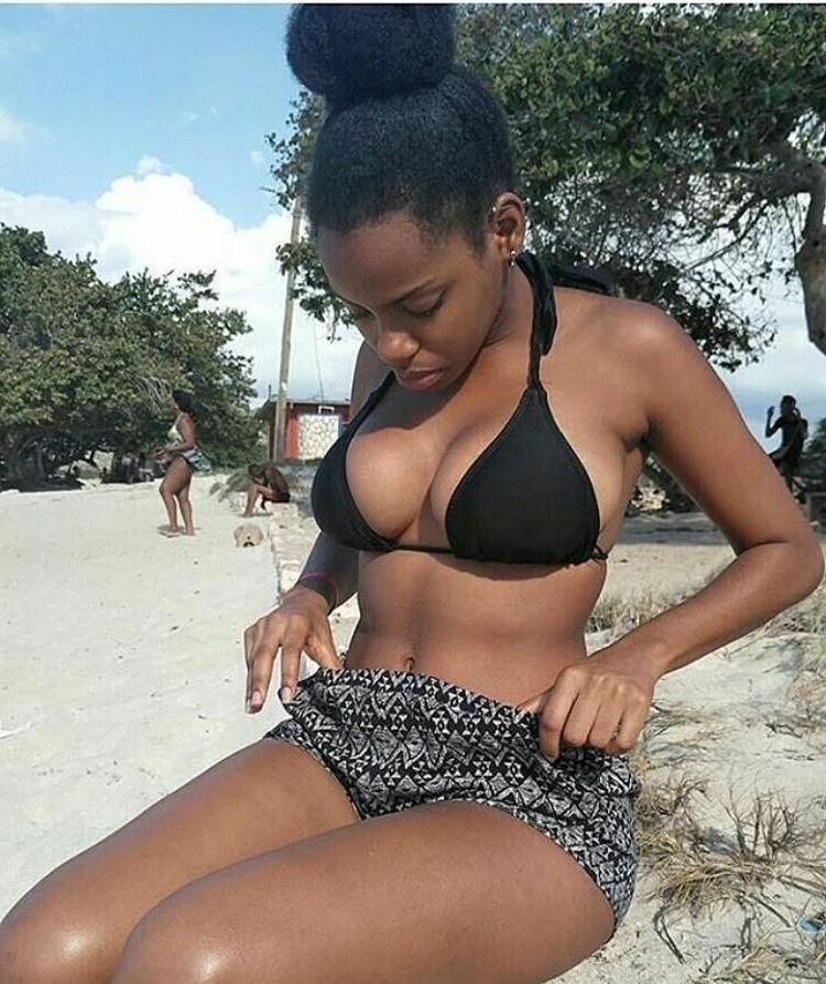 Black girls in bikini 