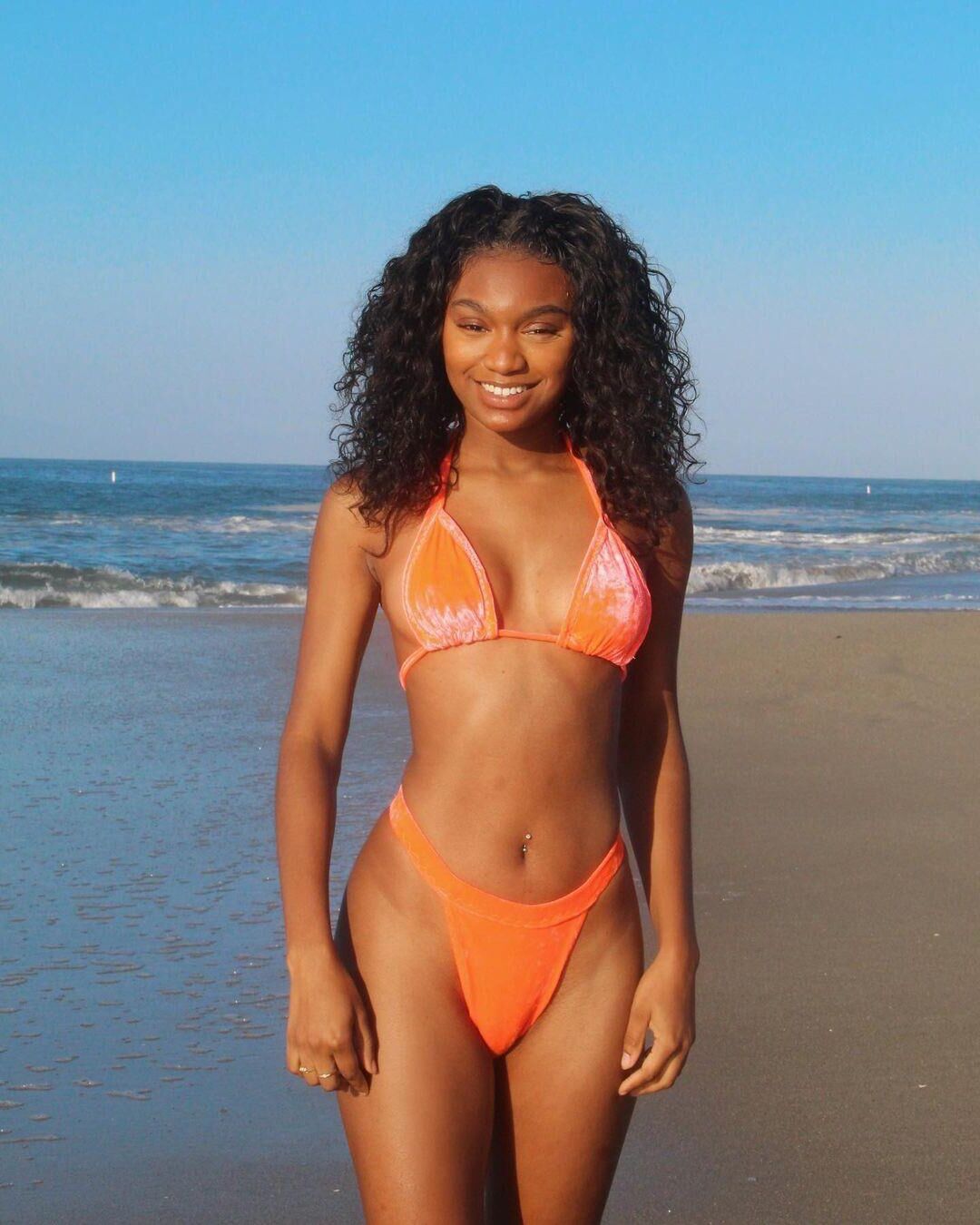 Black girls in bikini 