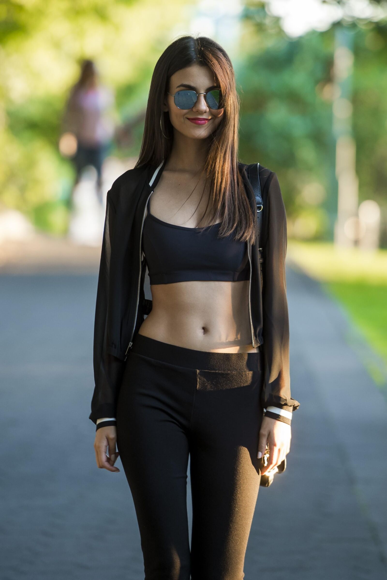 Victoria Justice Beautiful Miadriff Pics