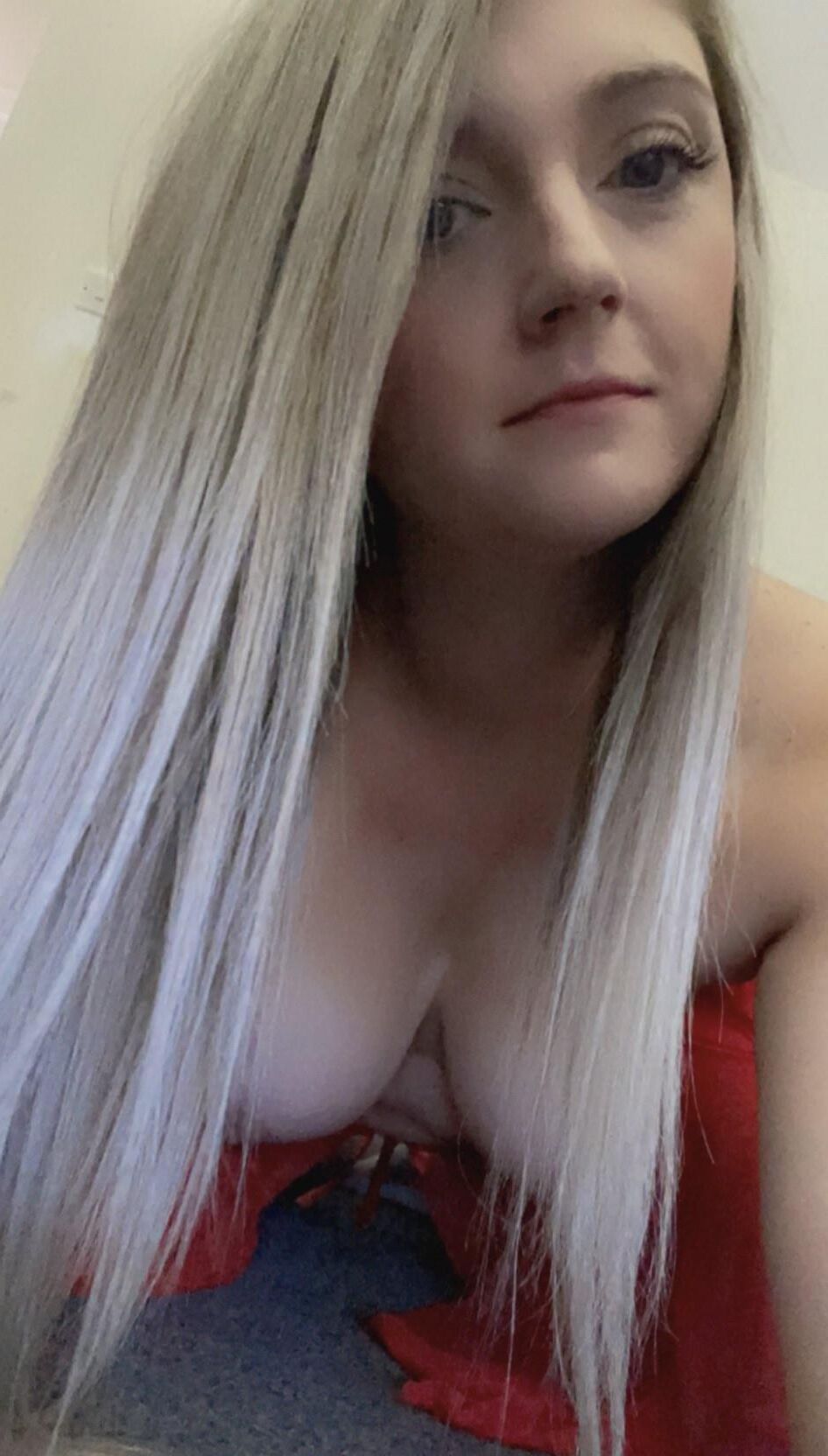 Little blonde slut /f/uk itsdaniellex 