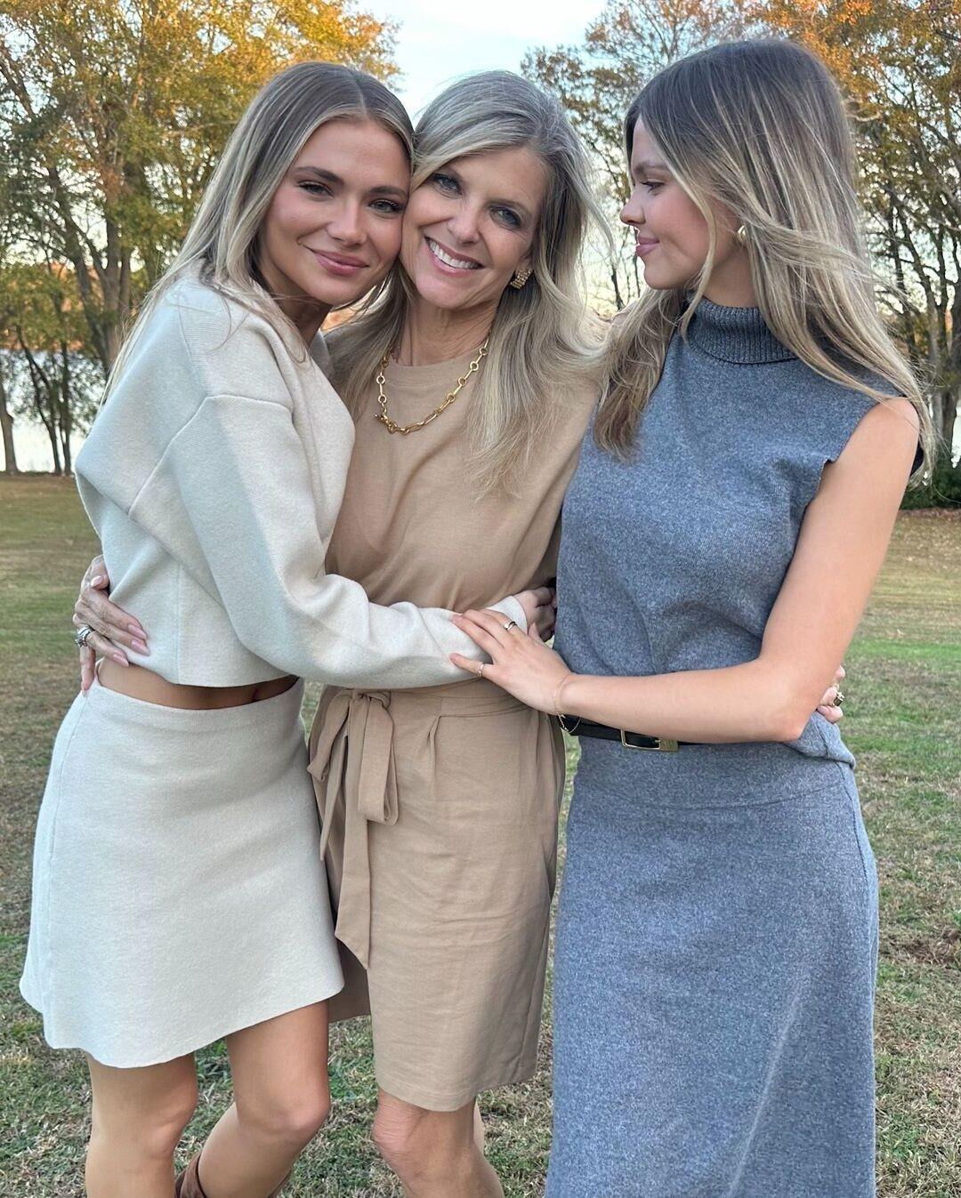 Mothers & their Sexy Daughters Feb