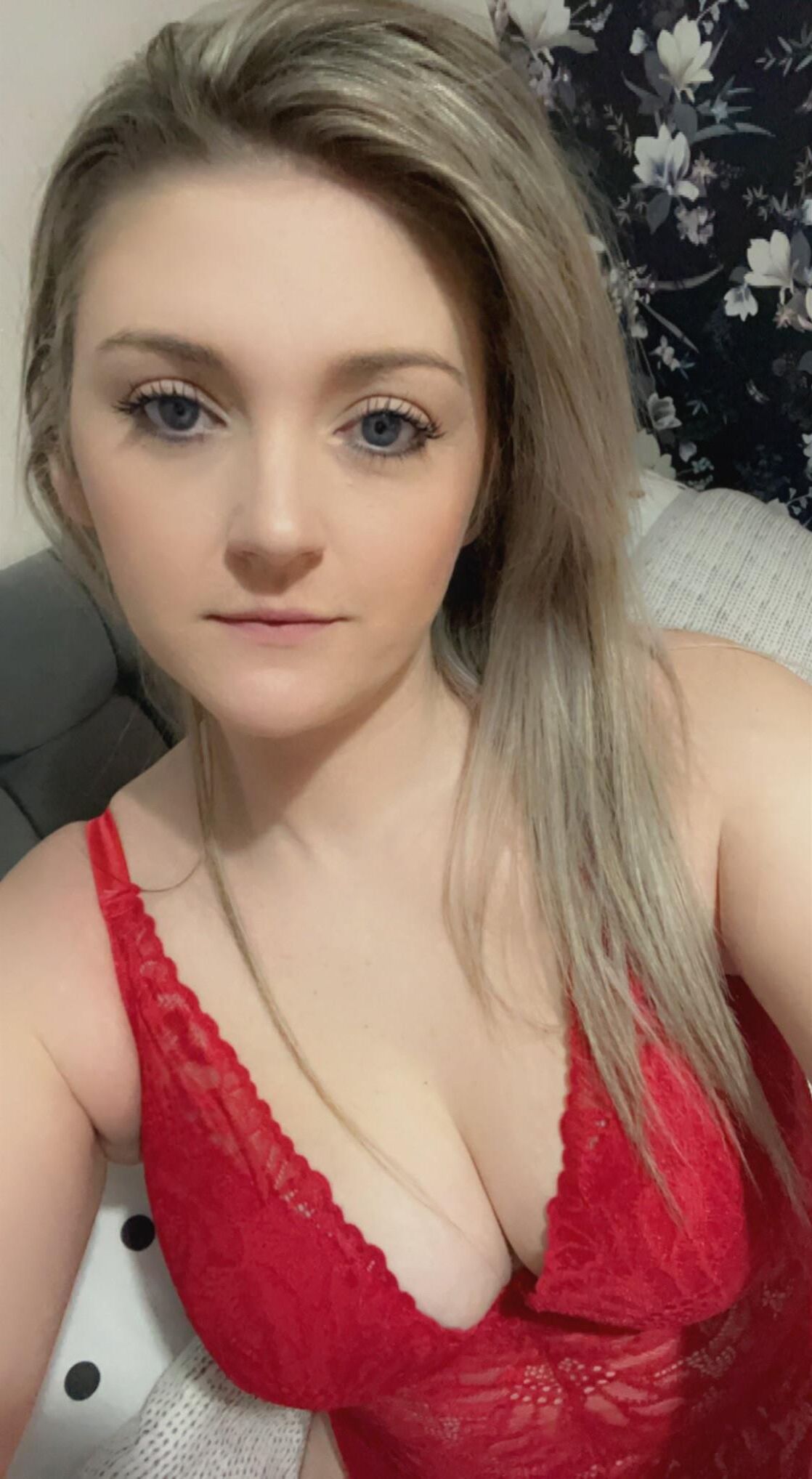 Little blonde slut /f/uk itsdaniellex 