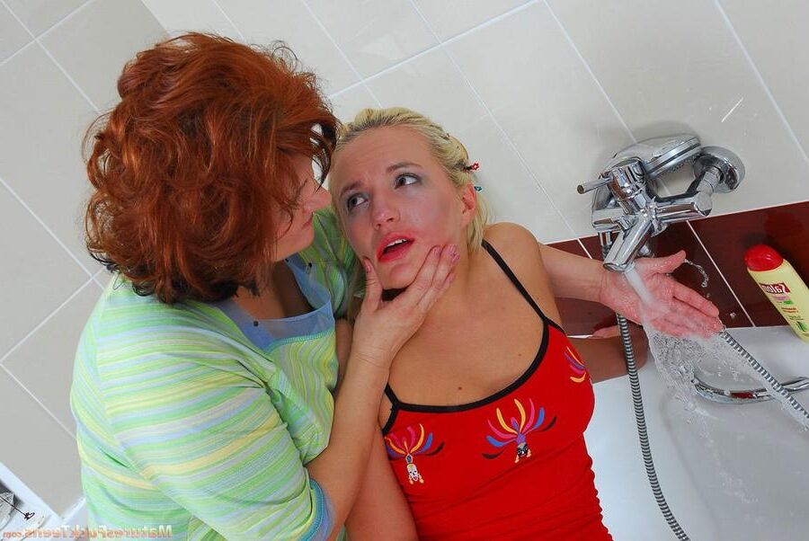 lesbische Mutter Dusche Bestrafung